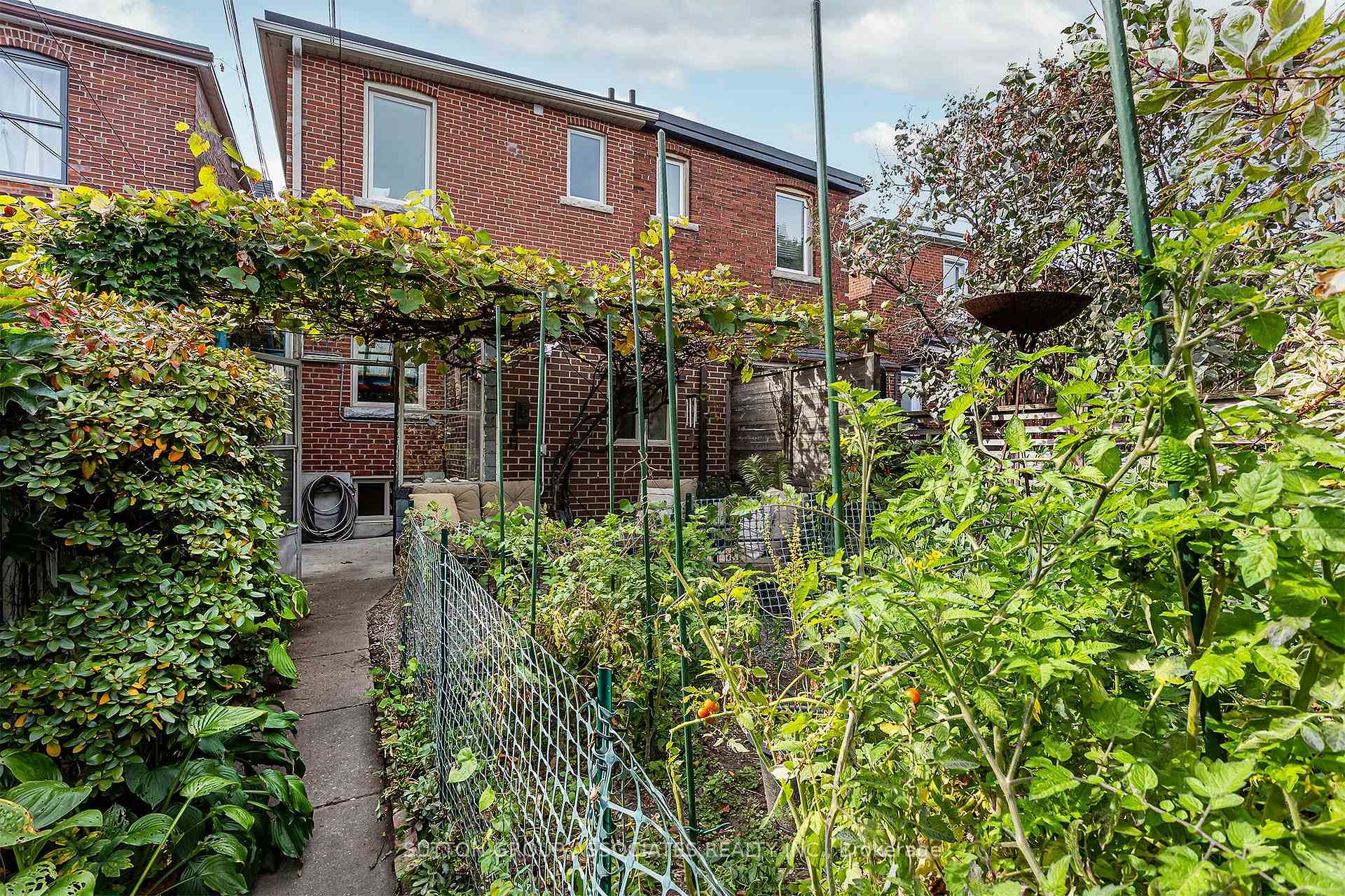 Photo 19 of 257 Perth Avenue, Toronto, Dovercourt-Wallace Emerson-Junction — HOMEH