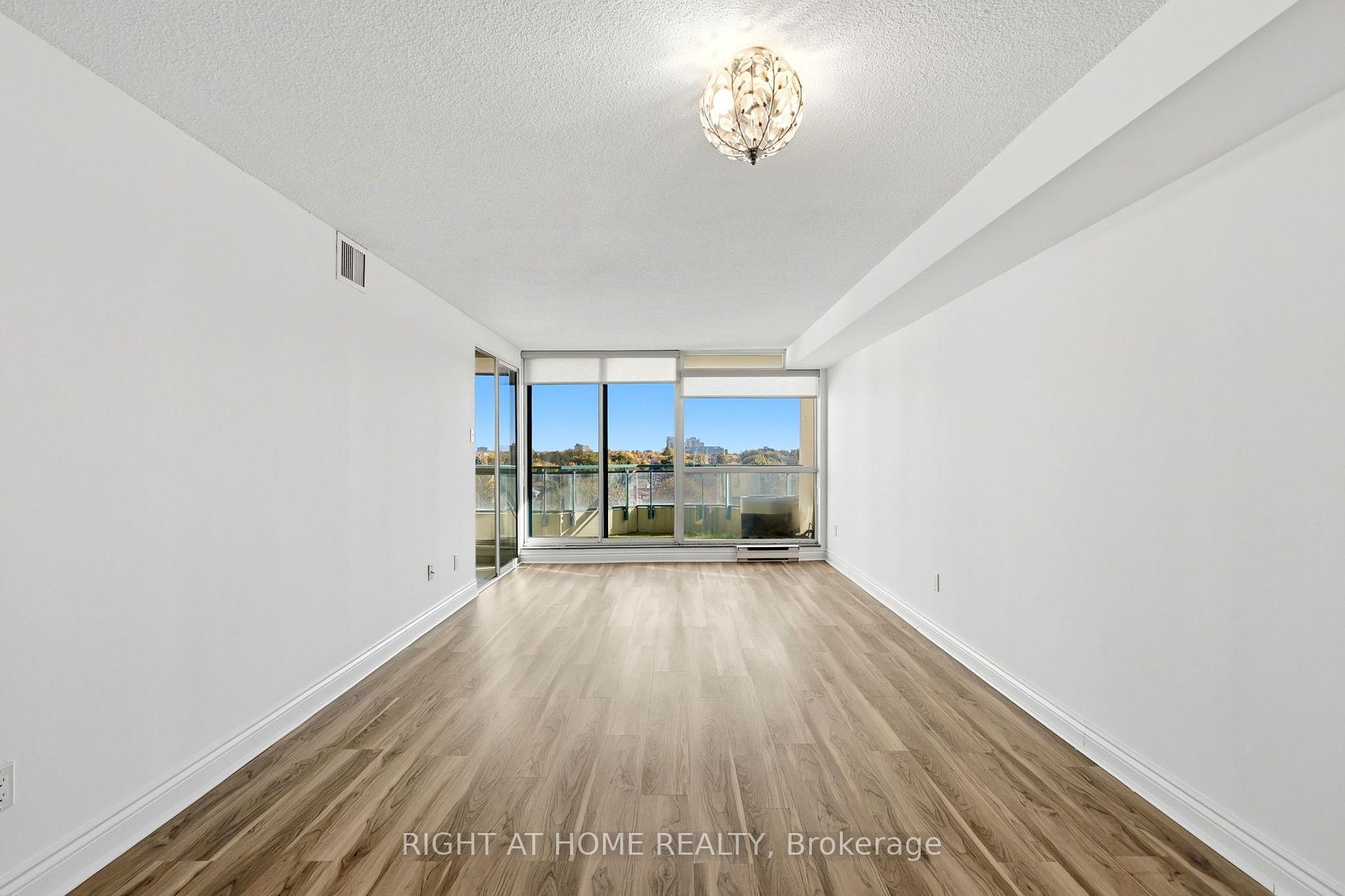 Photo 8 of Unit 816, 4727 Sheppard Avenue E, Scarborough, Agincourt South-Malvern West — HOMEH