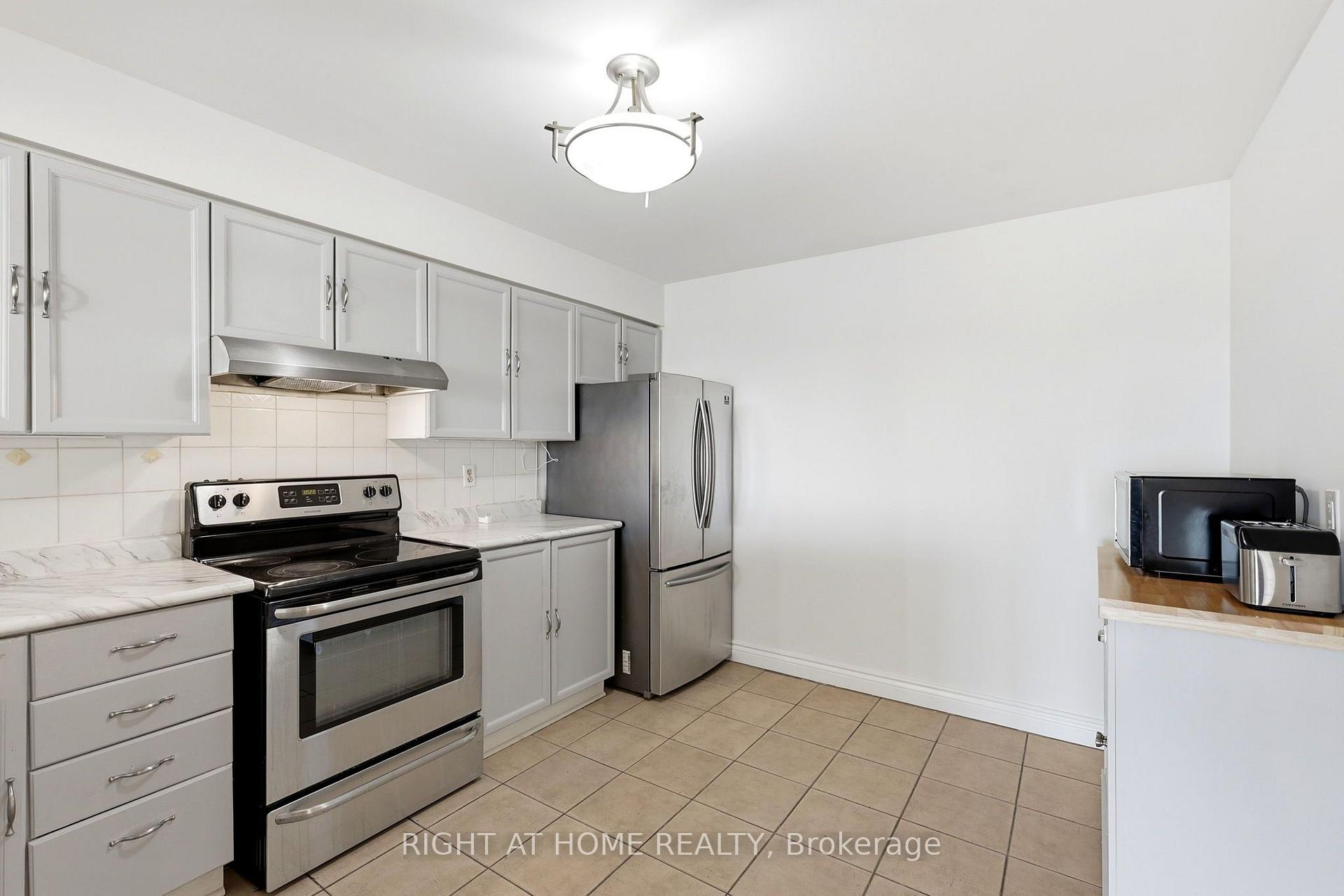 Photo 13 of Unit 816, 4727 Sheppard Avenue E, Scarborough, Agincourt South-Malvern West — HOMEH