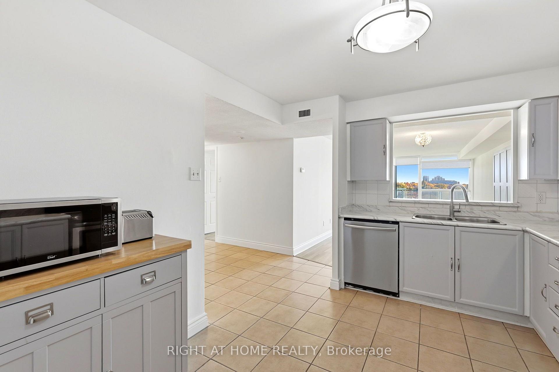 Photo 14 of Unit 816, 4727 Sheppard Avenue E, Scarborough, Agincourt South-Malvern West — HOMEH