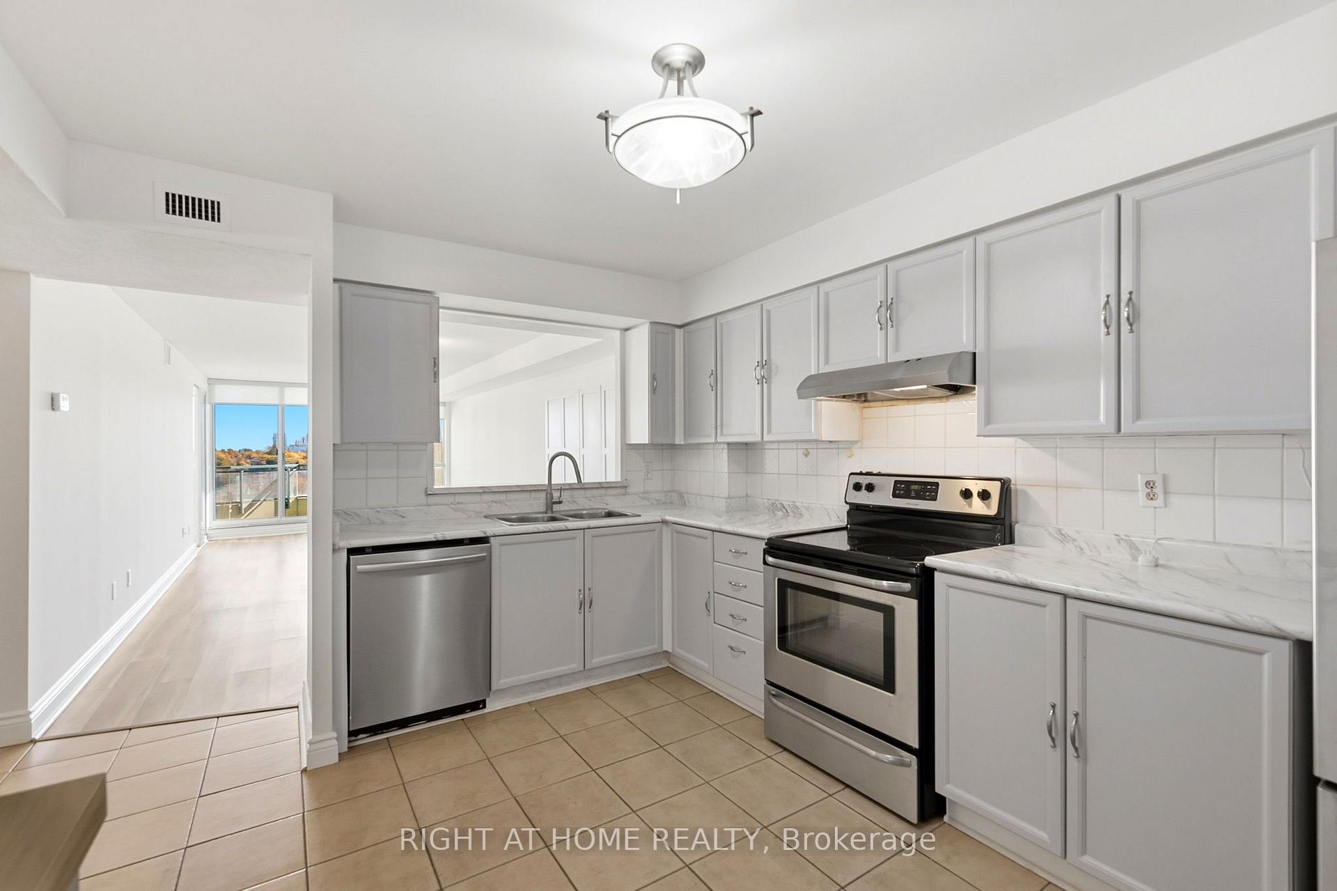 Photo 15 of Unit 816, 4727 Sheppard Avenue E, Scarborough, Agincourt South-Malvern West — HOMEH