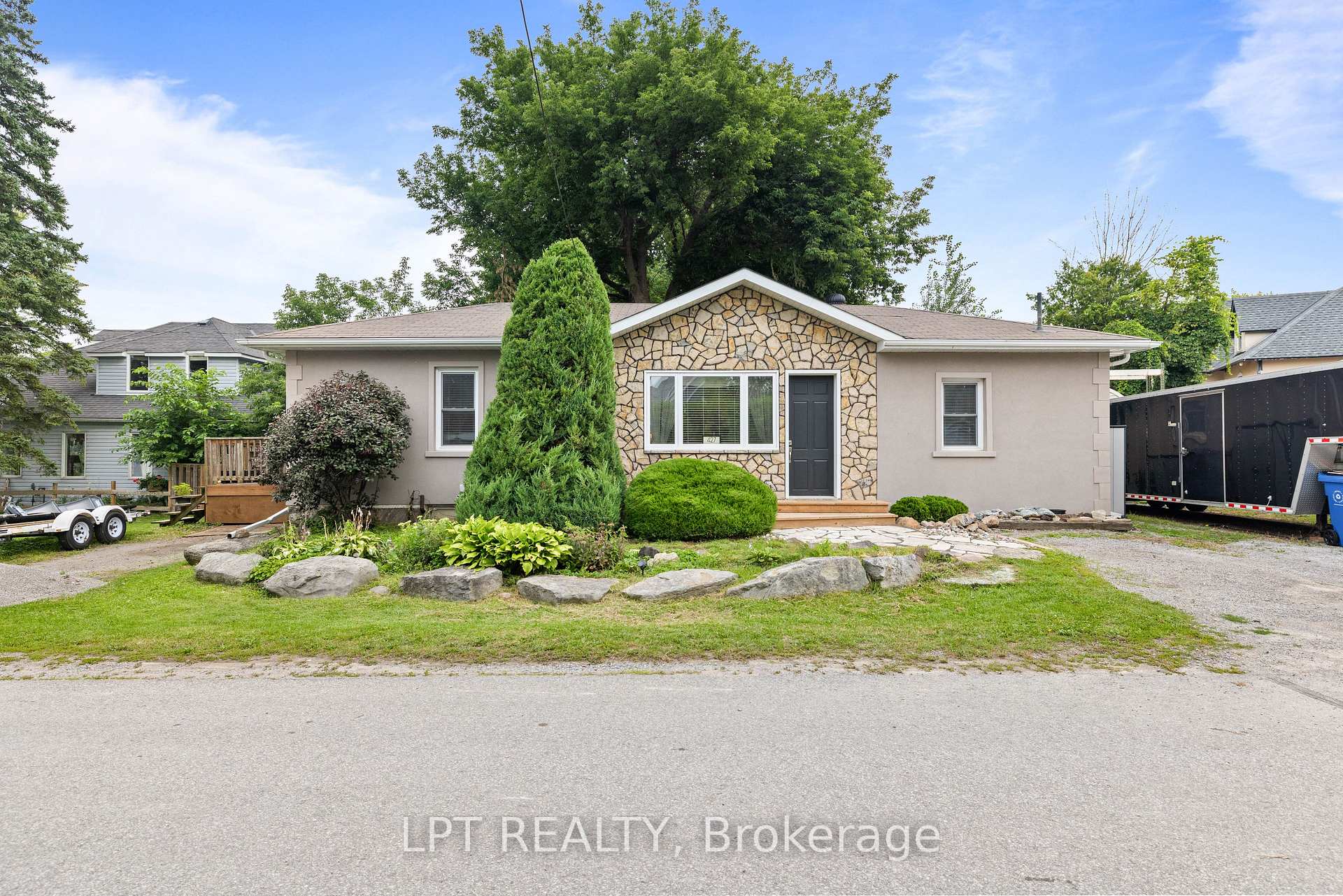 Photo 15 of 427 Lake Drive E, Georgina, Historic Lakeshore Communities — HOMEH