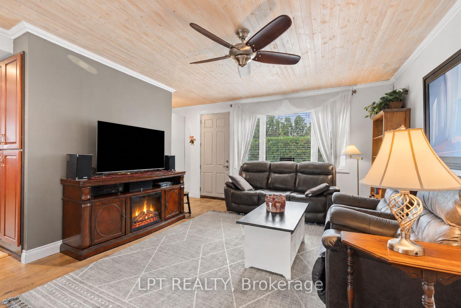 Photo 16 of 427 Lake Drive E, Georgina, Historic Lakeshore Communities — HOMEH