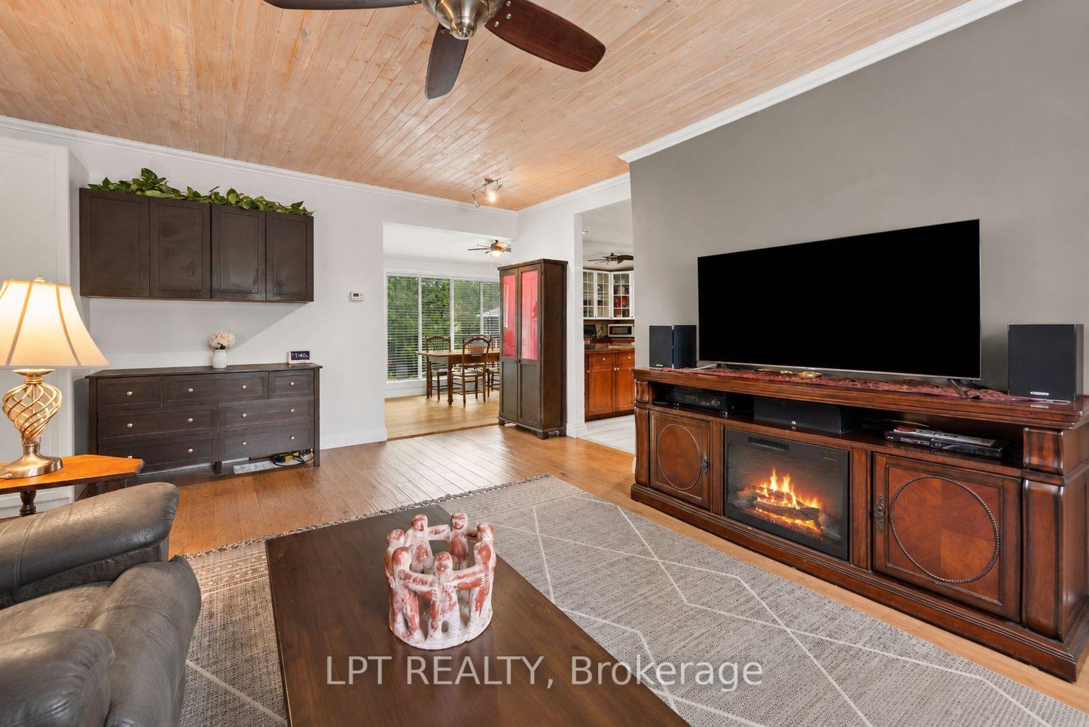 Photo 17 of 427 Lake Drive E, Georgina, Historic Lakeshore Communities — HOMEH