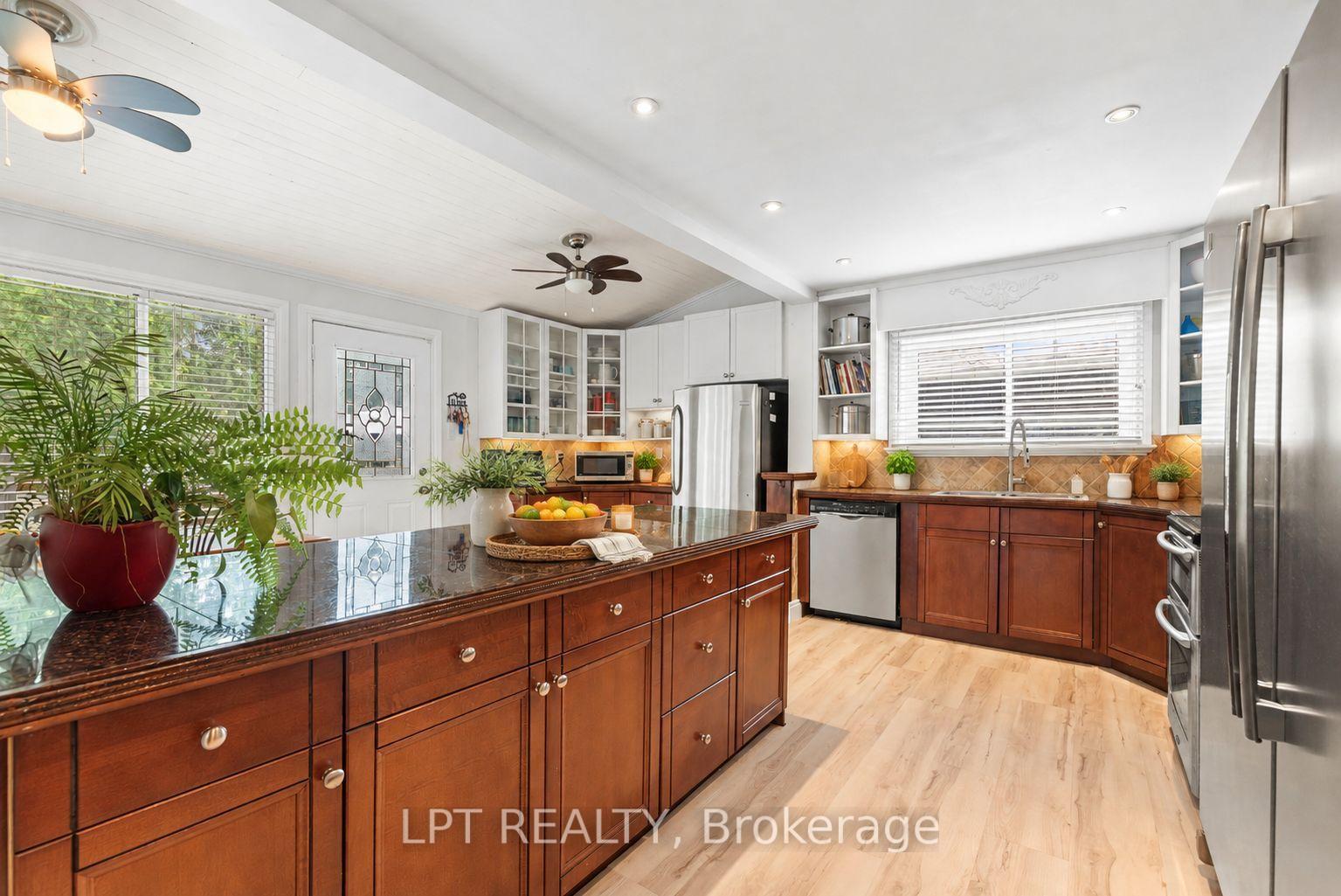 Photo 21 of 427 Lake Drive E, Georgina, Historic Lakeshore Communities — HOMEH