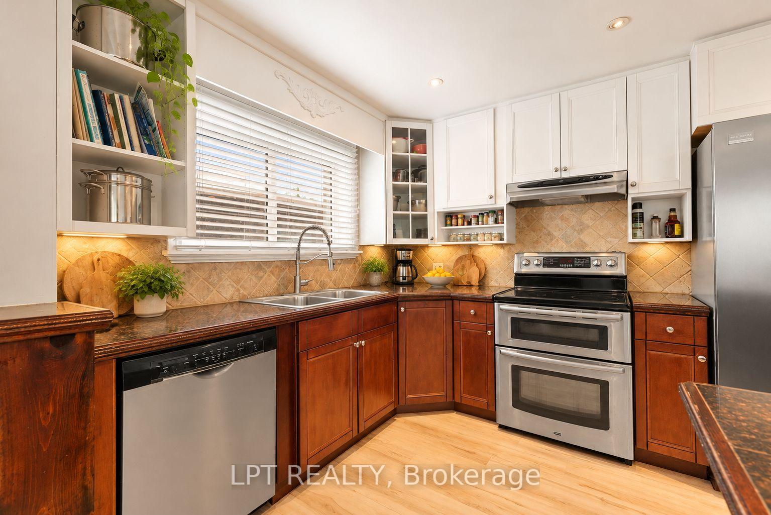 Photo 23 of 427 Lake Drive E, Georgina, Historic Lakeshore Communities — HOMEH