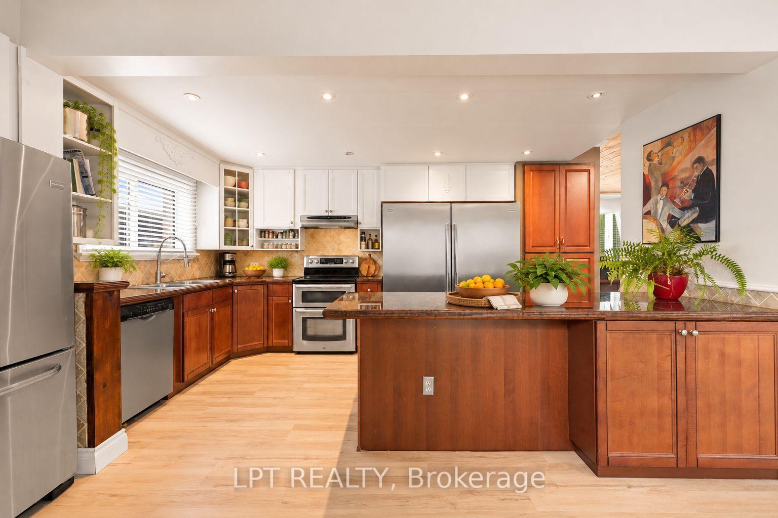 Photo 24 of 427 Lake Drive E, Georgina, Historic Lakeshore Communities — HOMEH