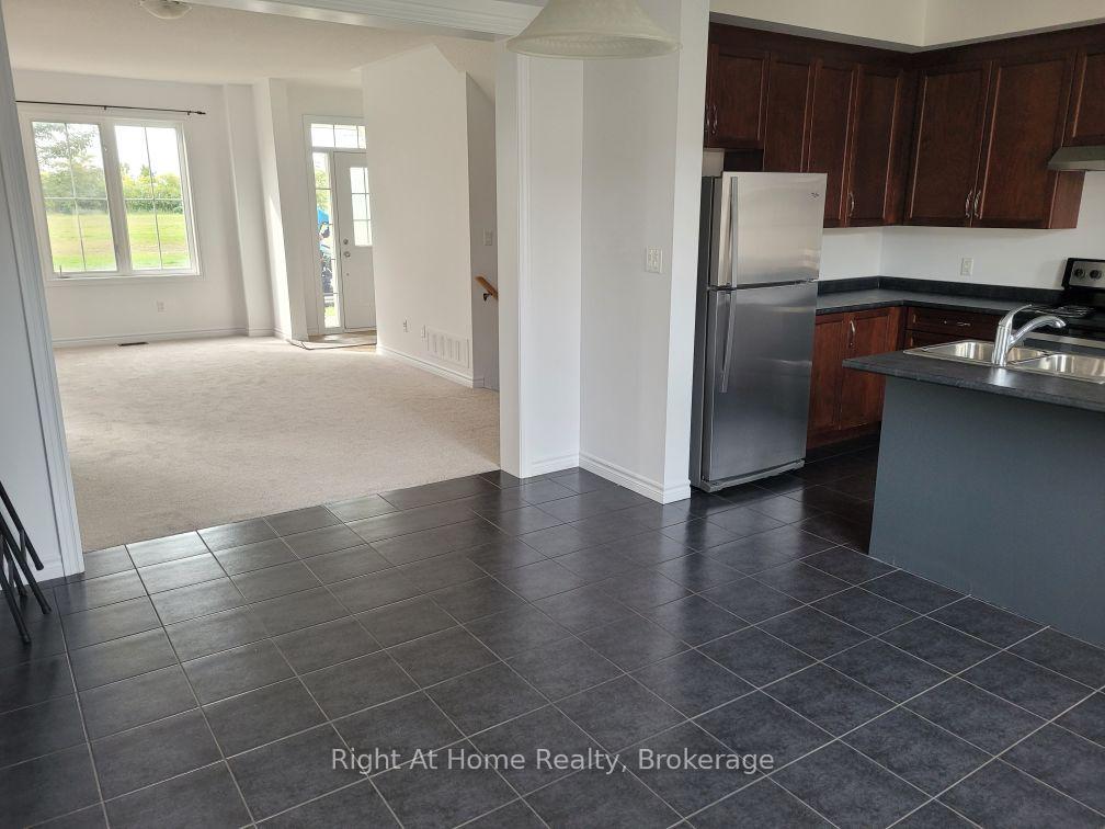 Photo 3 of 294 Brookhill Boulevard, Clarington, Bowmanville — HOMEH