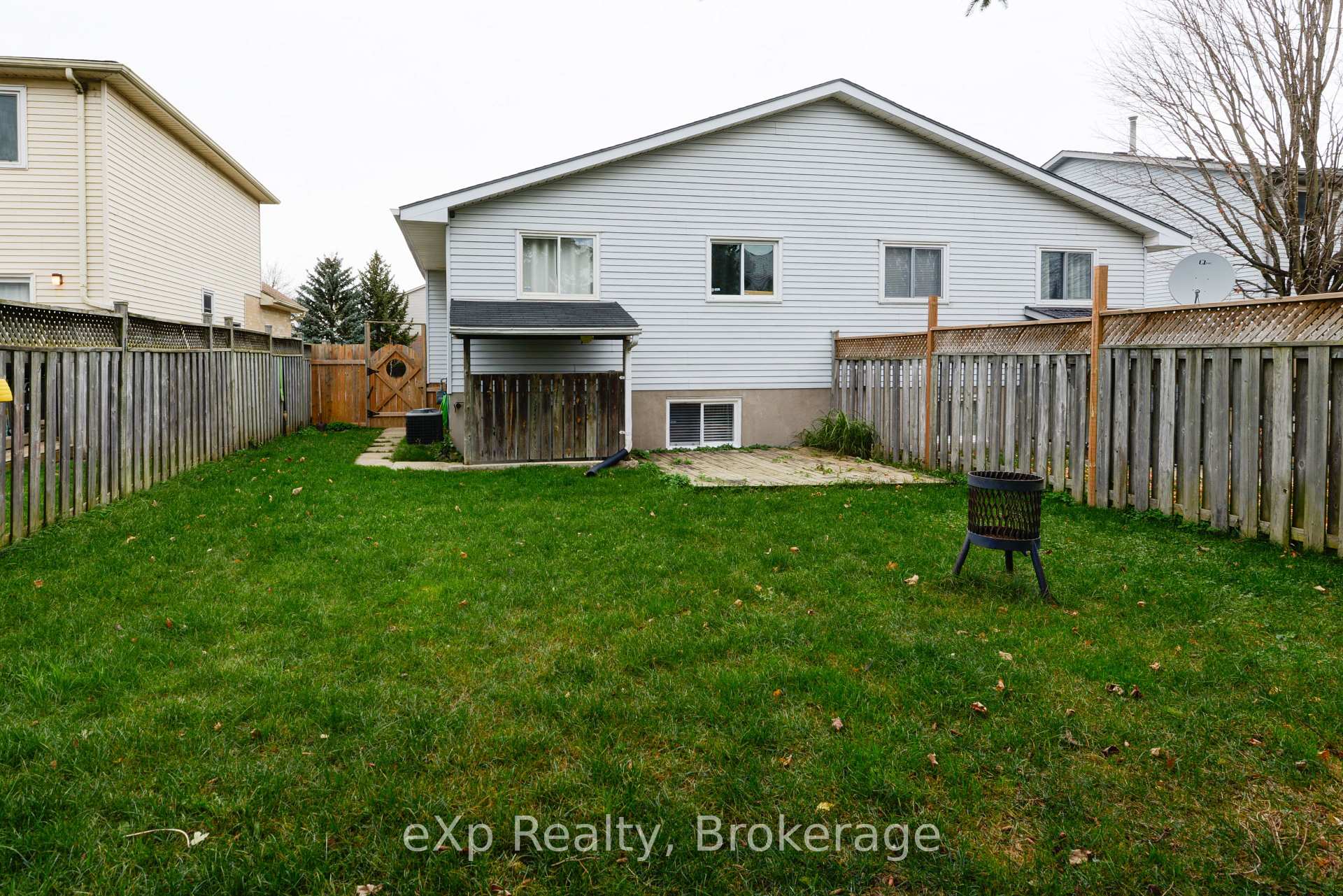 Photo 3 of Unit LOWER, 475 Admiral Drive, London, East I — HOMEH