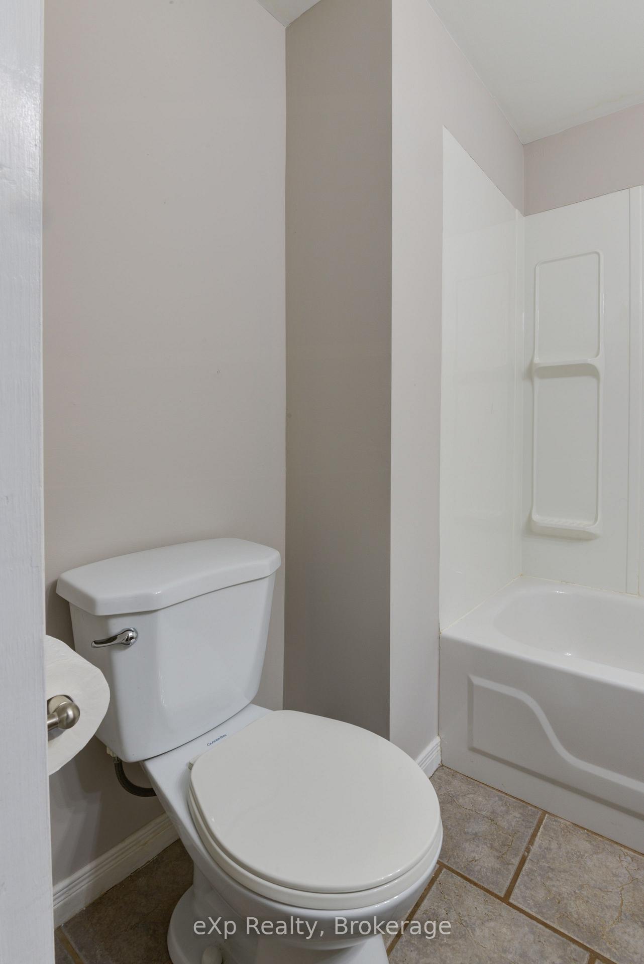 Photo 9 of Unit LOWER, 475 Admiral Drive, London, East I — HOMEH