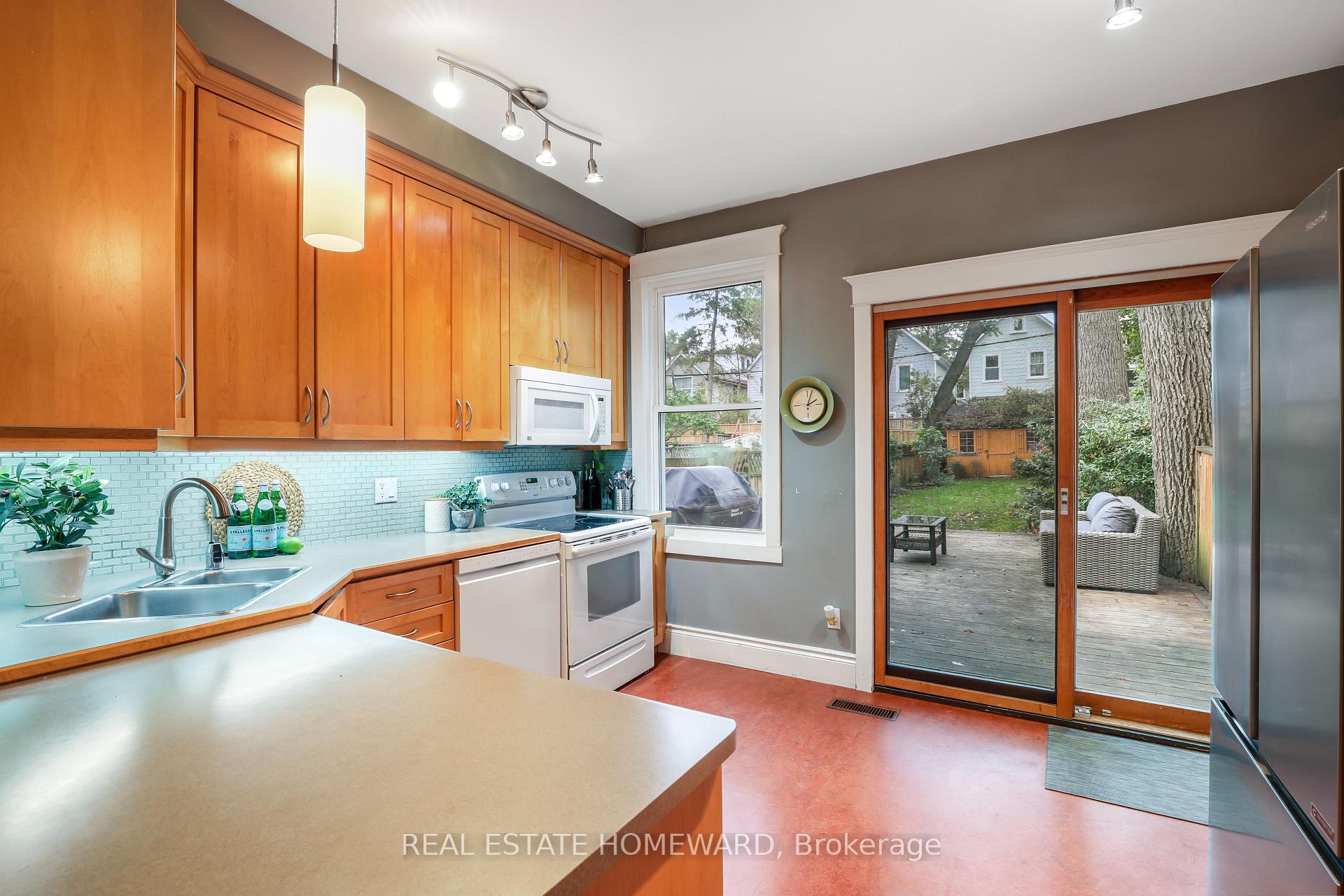 Photo 15 of 207 Waverley Road, Toronto, The Beaches — HOMEH