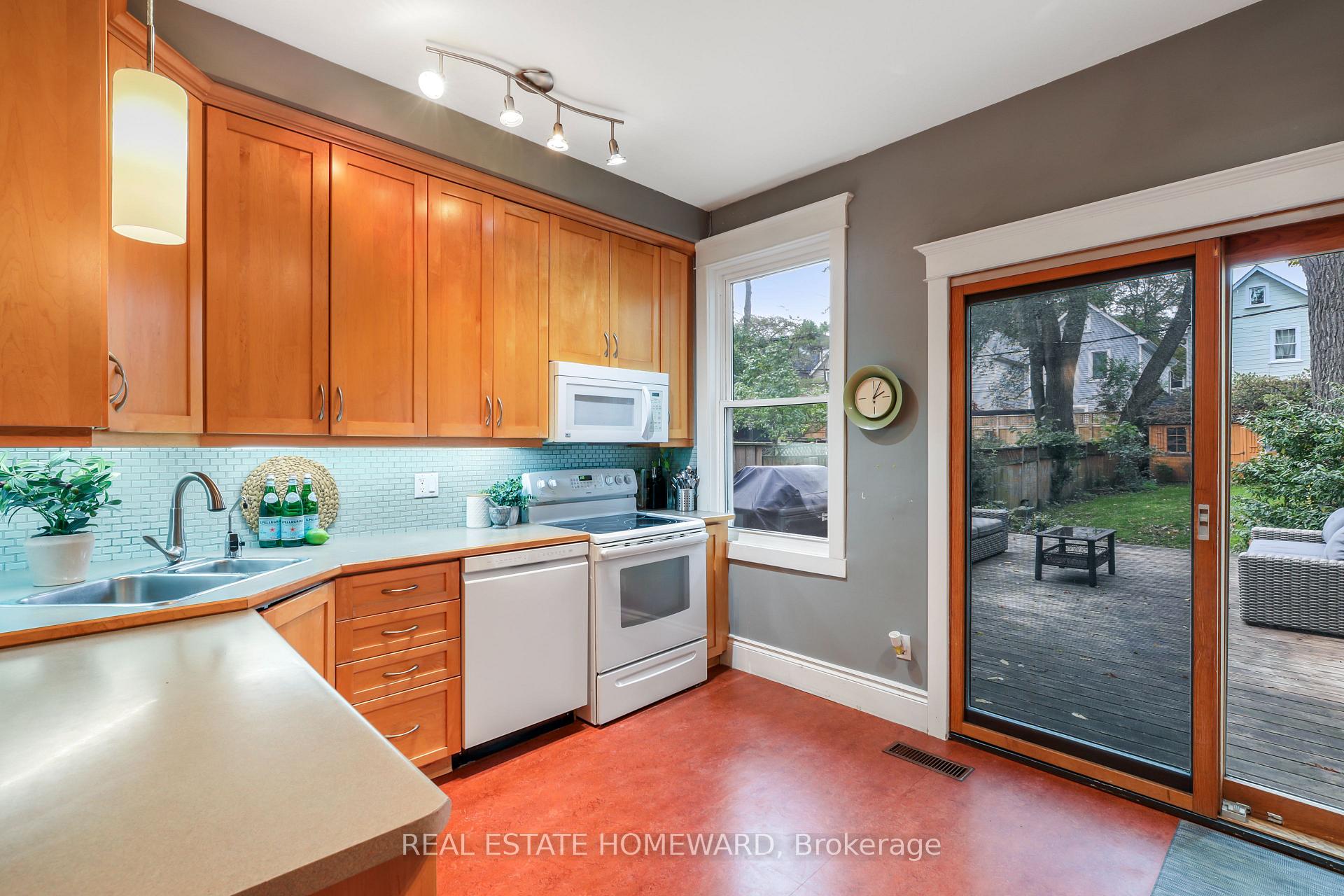 Photo 16 of 207 Waverley Road, Toronto, The Beaches — HOMEH