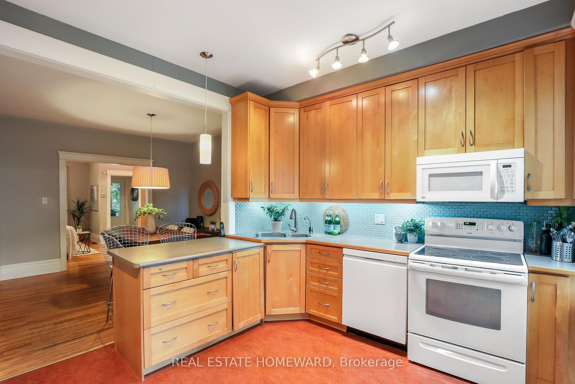 Photo 17 of 207 Waverley Road, Toronto, The Beaches — HOMEH