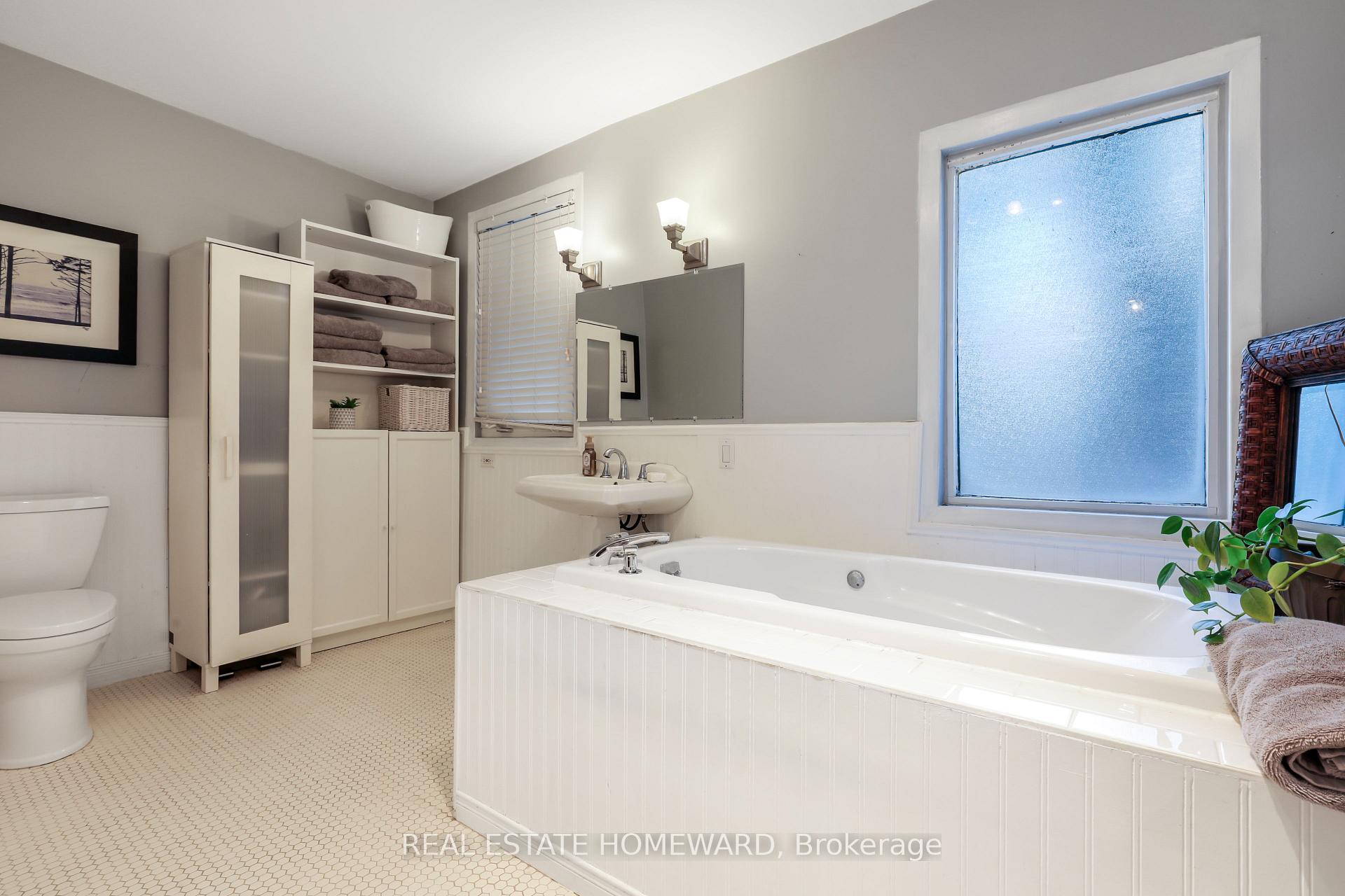 Photo 27 of 207 Waverley Road, Toronto, The Beaches — HOMEH