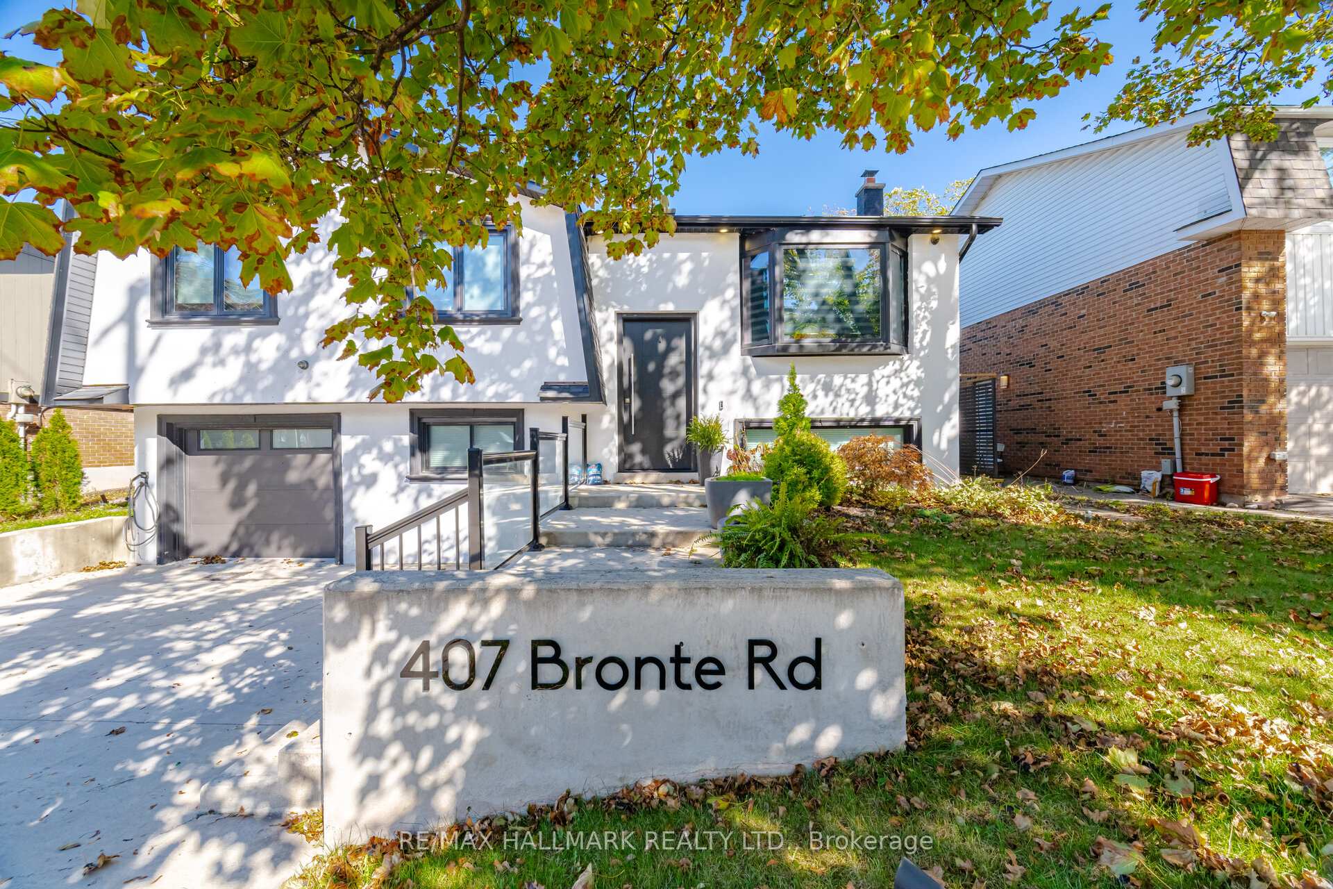 Photo 1 of 407 Bronte Road, Oakville, West — HOMEH