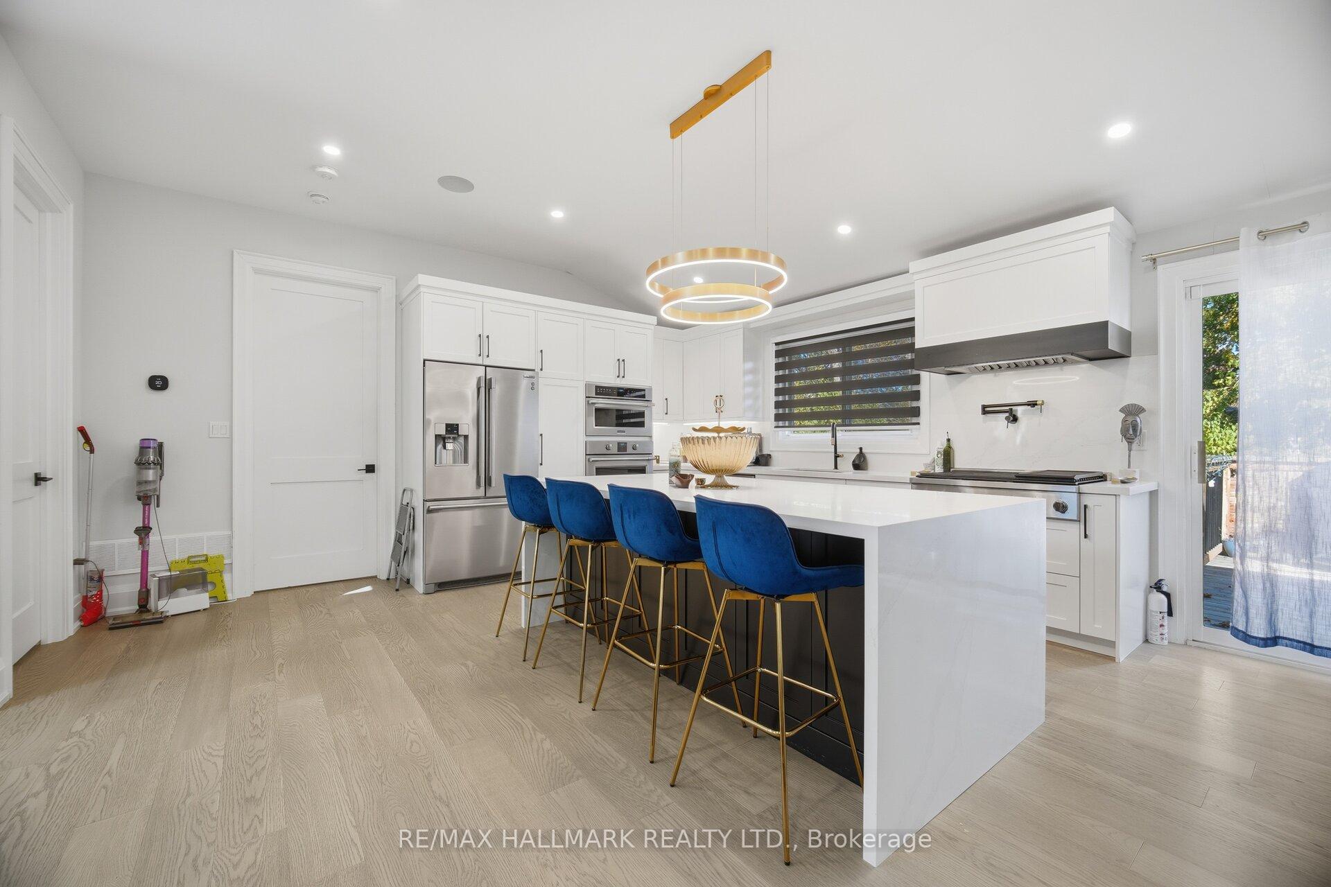 Photo 7 of 407 Bronte Road, Oakville, West — HOMEH