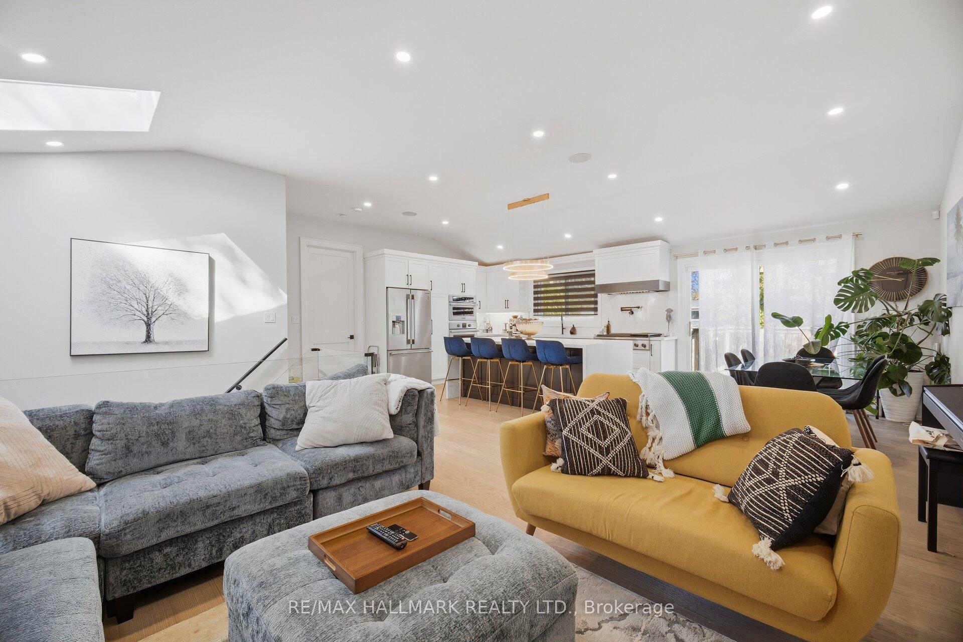 Photo 8 of 407 Bronte Road, Oakville, West — HOMEH