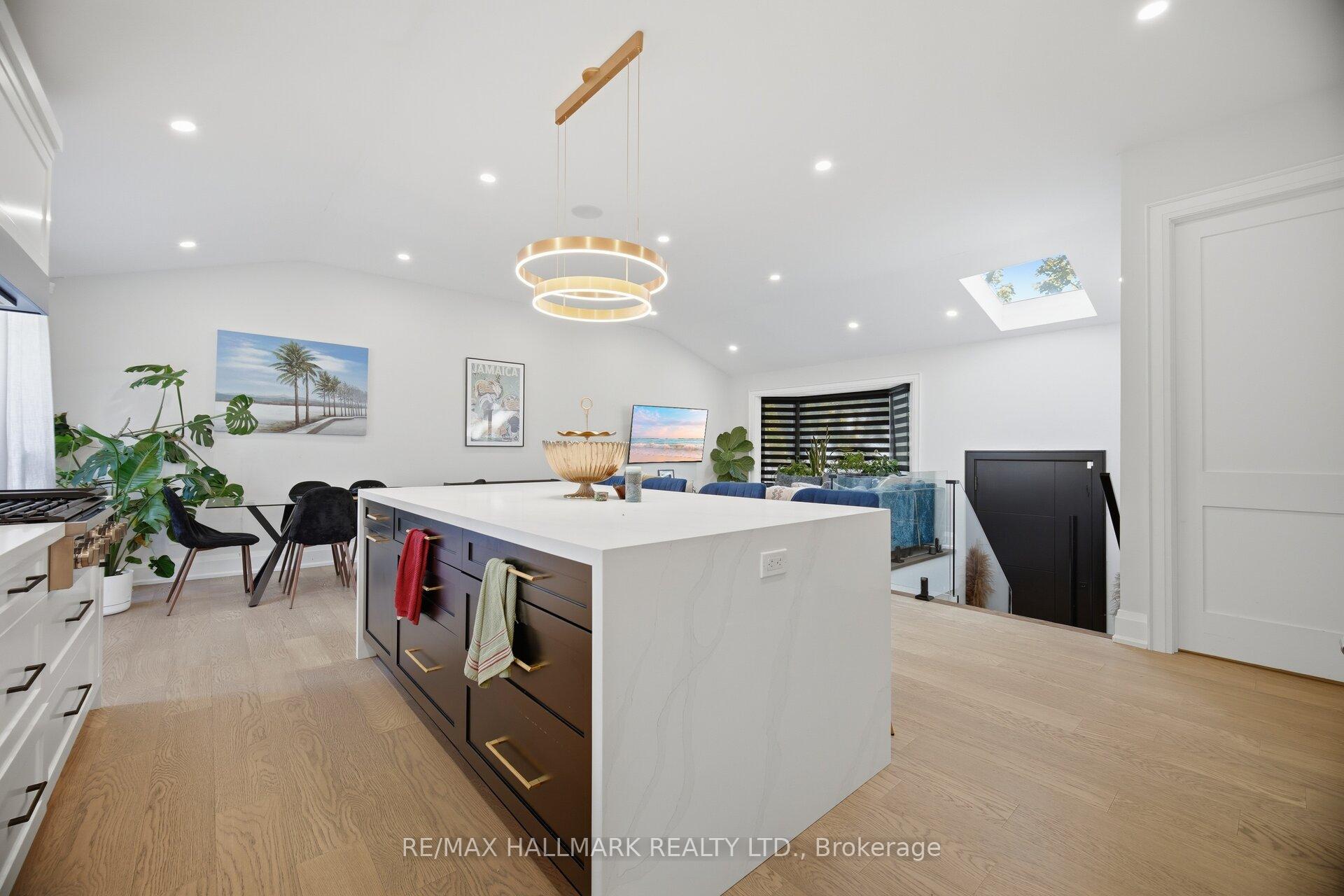 Photo 12 of 407 Bronte Road, Oakville, West — HOMEH