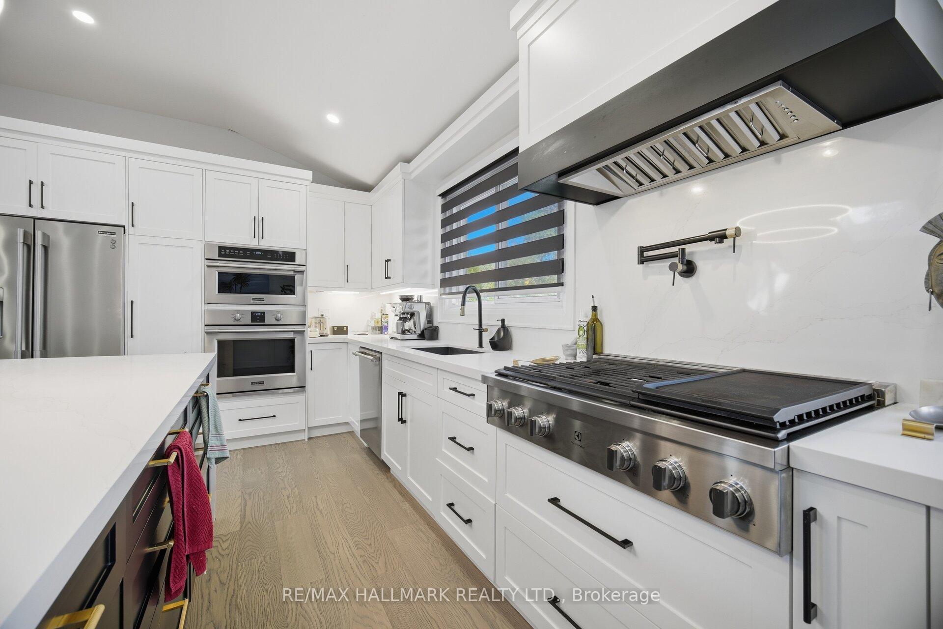 Photo 13 of 407 Bronte Road, Oakville, West — HOMEH