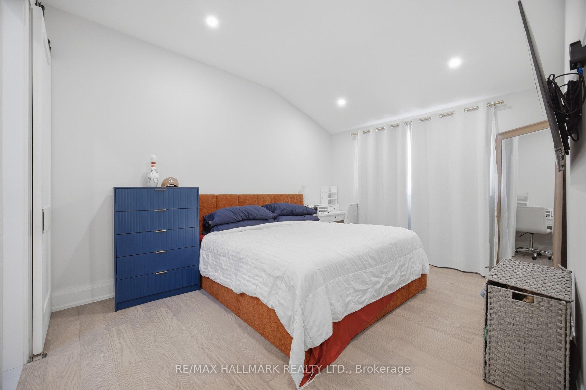 Photo 21 of 407 Bronte Road, Oakville, West — HOMEH