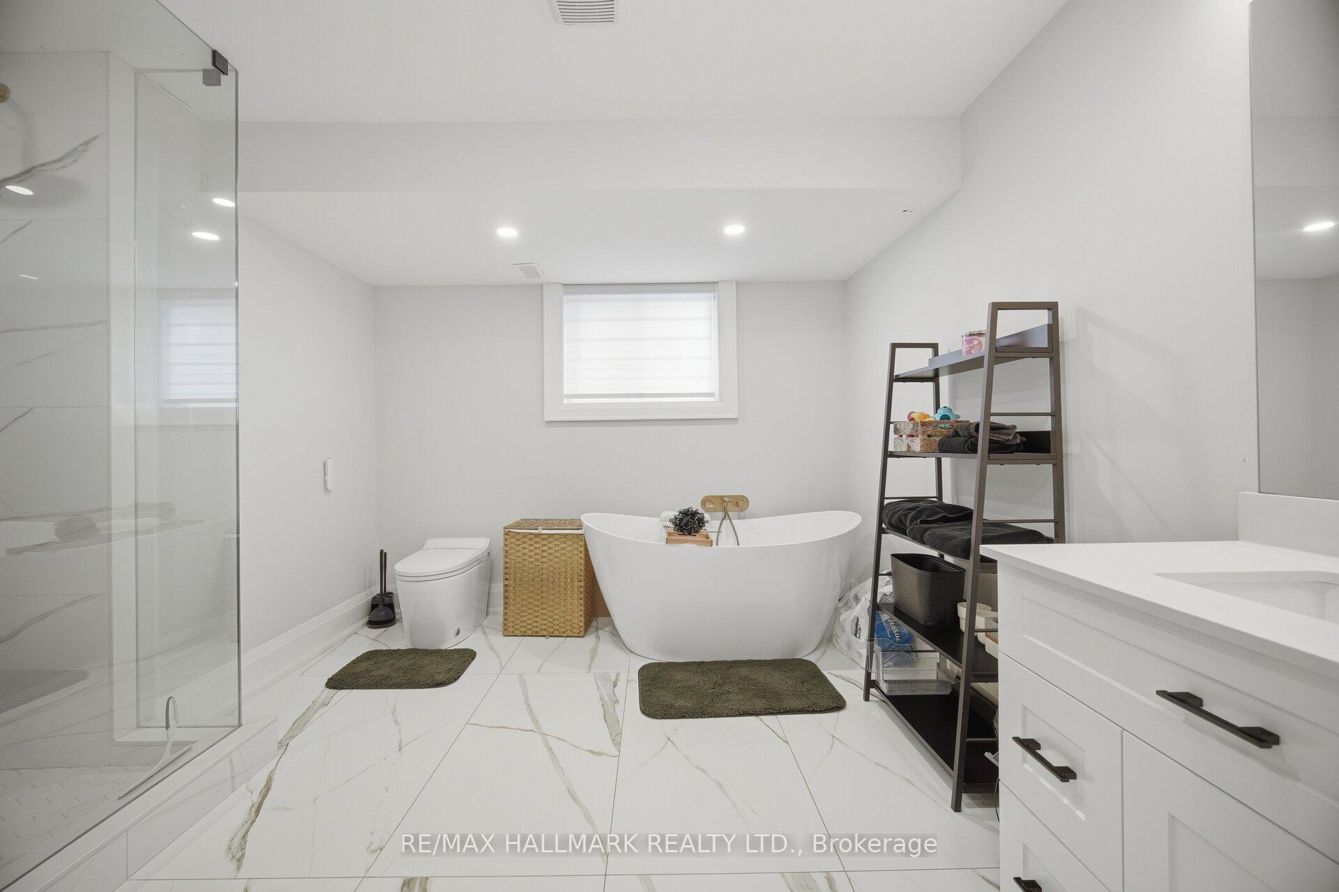 Photo 23 of 407 Bronte Road, Oakville, West — HOMEH