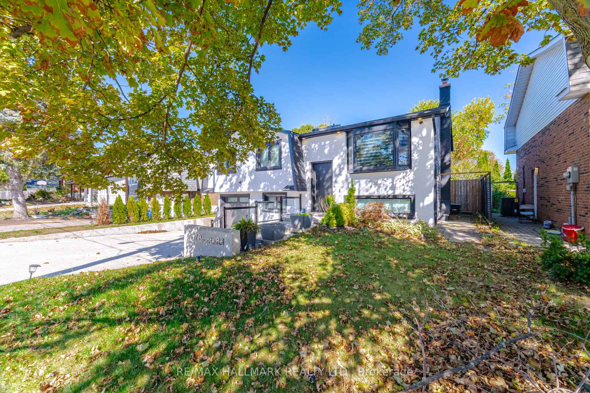 Photo 32 of 407 Bronte Road, Oakville, West — HOMEH