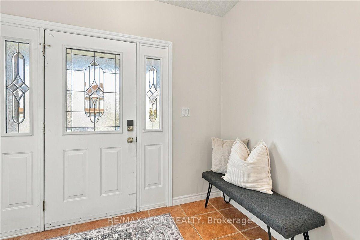 Photo 4 of 382 Mountain Laurel Crescent, Kitchener — HOMEH