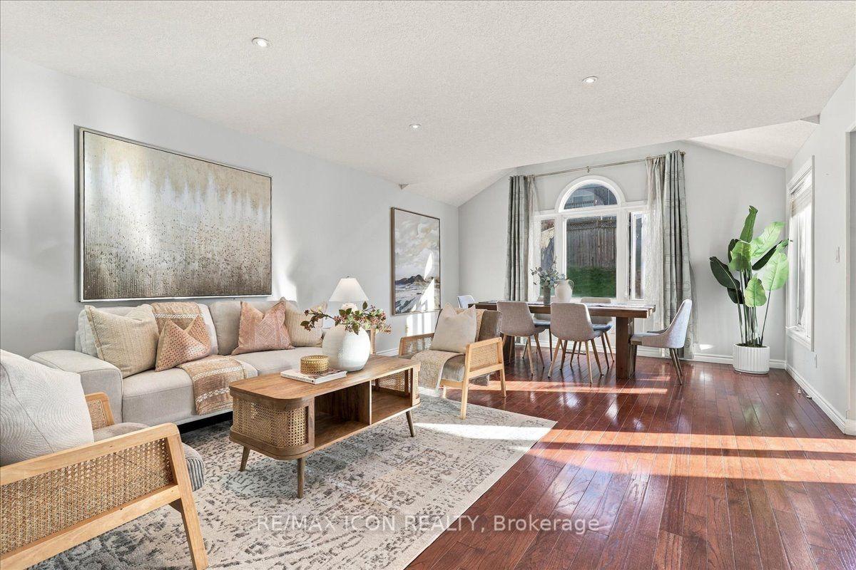 Photo 6 of 382 Mountain Laurel Crescent, Kitchener — HOMEH
