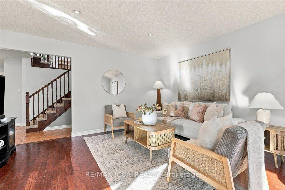 Photo 8 of 382 Mountain Laurel Crescent, Kitchener — HOMEH