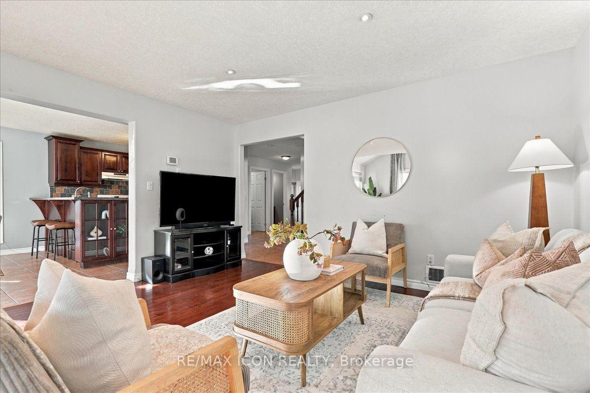 Photo 9 of 382 Mountain Laurel Crescent, Kitchener — HOMEH