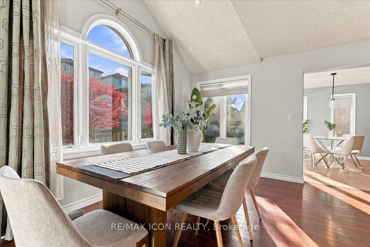 Photo 10 of 382 Mountain Laurel Crescent, Kitchener — HOMEH