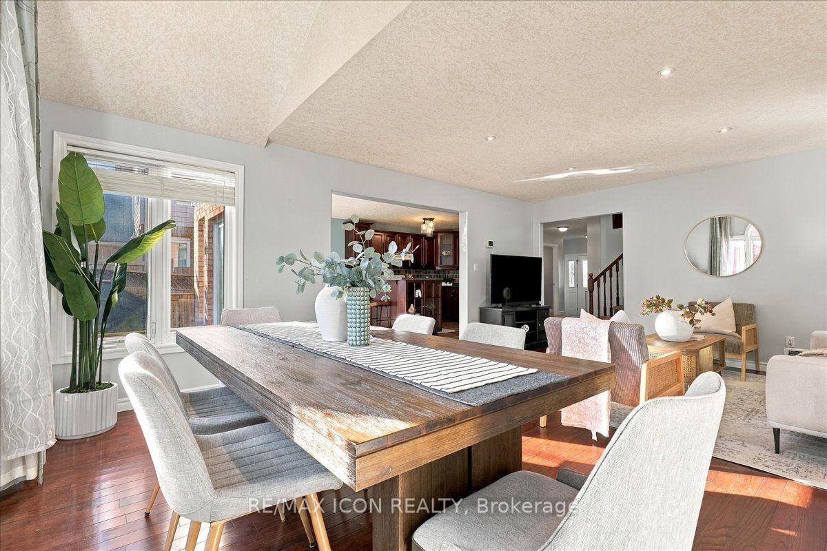 Photo 11 of 382 Mountain Laurel Crescent, Kitchener — HOMEH