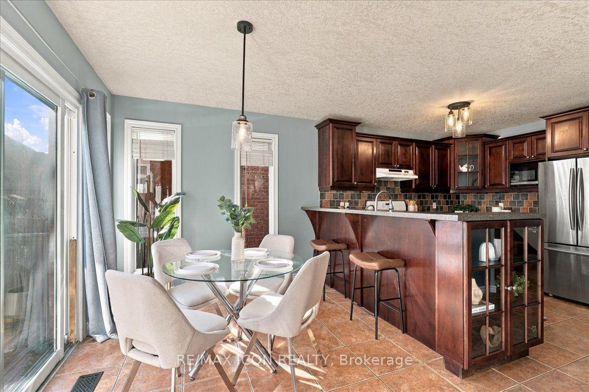 Photo 12 of 382 Mountain Laurel Crescent, Kitchener — HOMEH