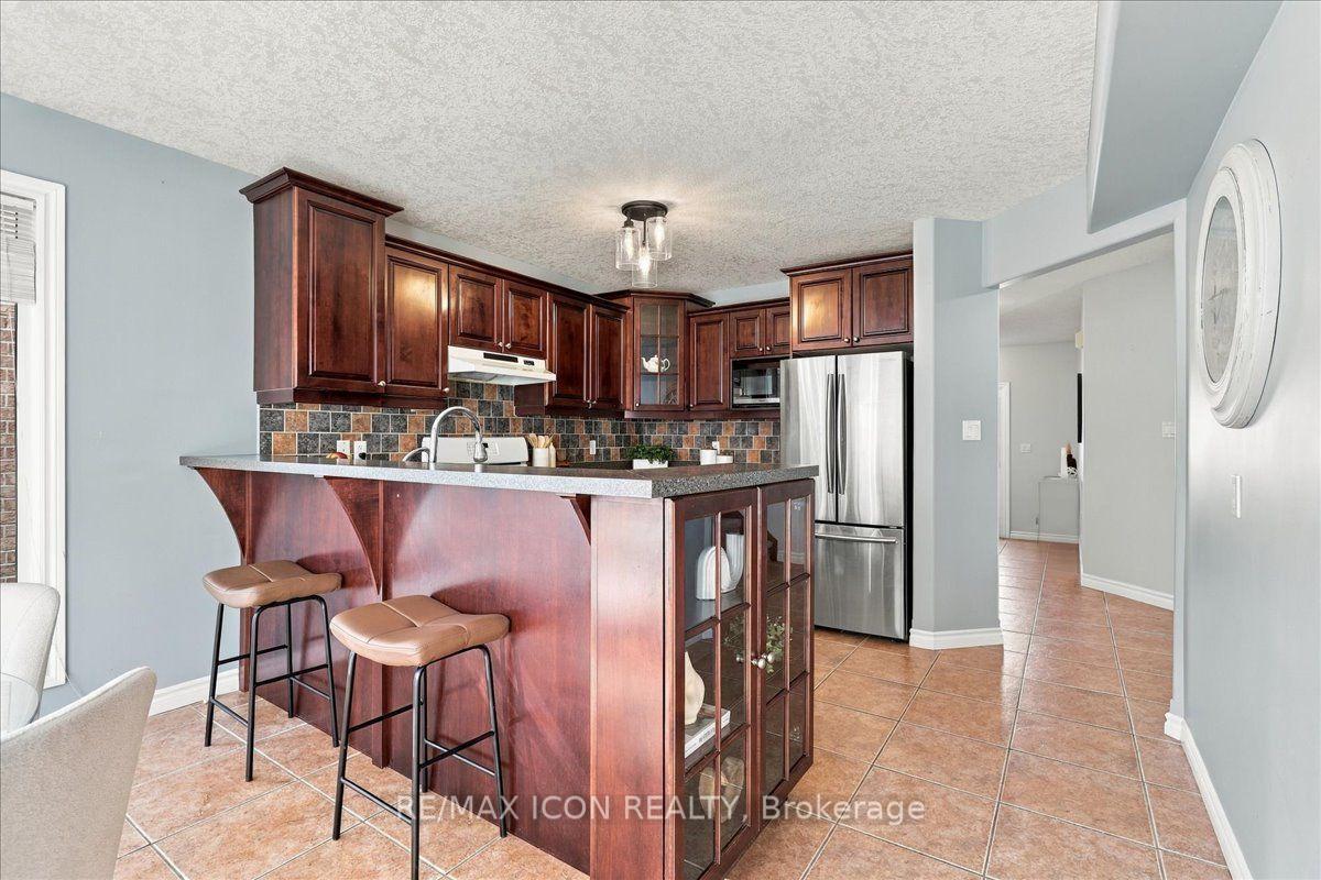 Photo 13 of 382 Mountain Laurel Crescent, Kitchener — HOMEH