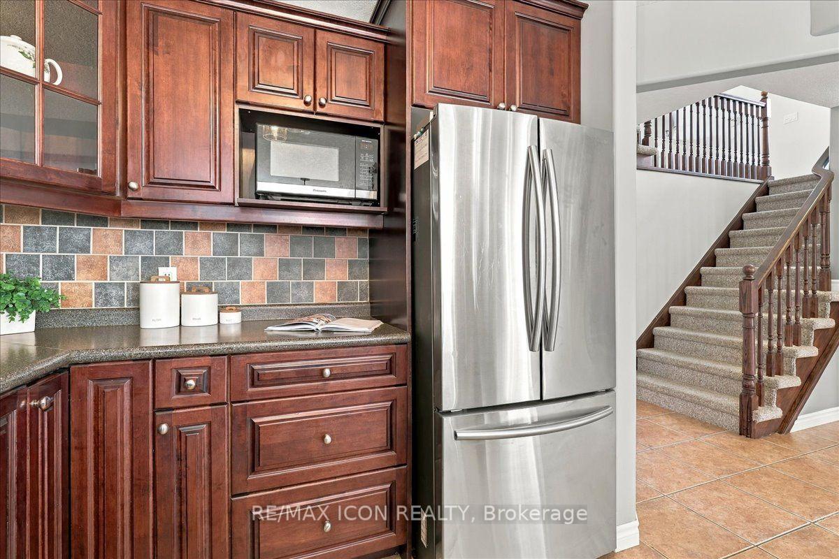 Photo 14 of 382 Mountain Laurel Crescent, Kitchener — HOMEH
