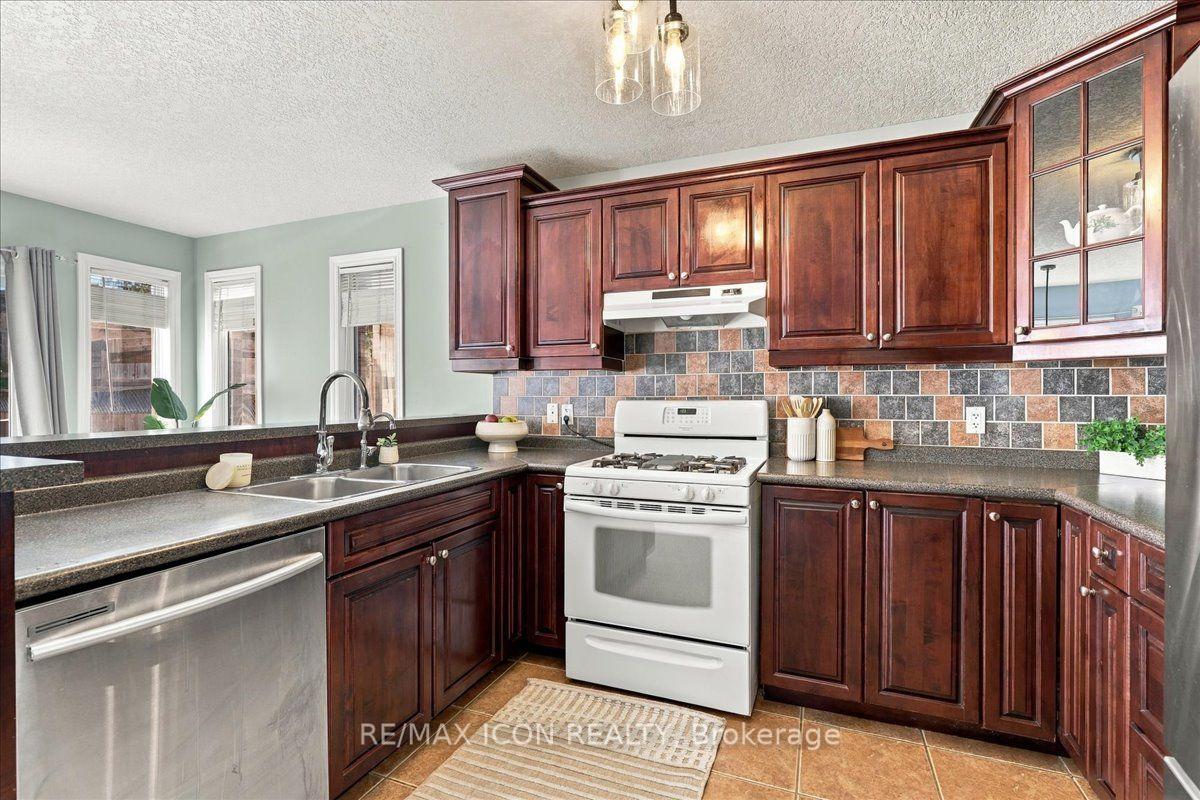 Photo 16 of 382 Mountain Laurel Crescent, Kitchener — HOMEH