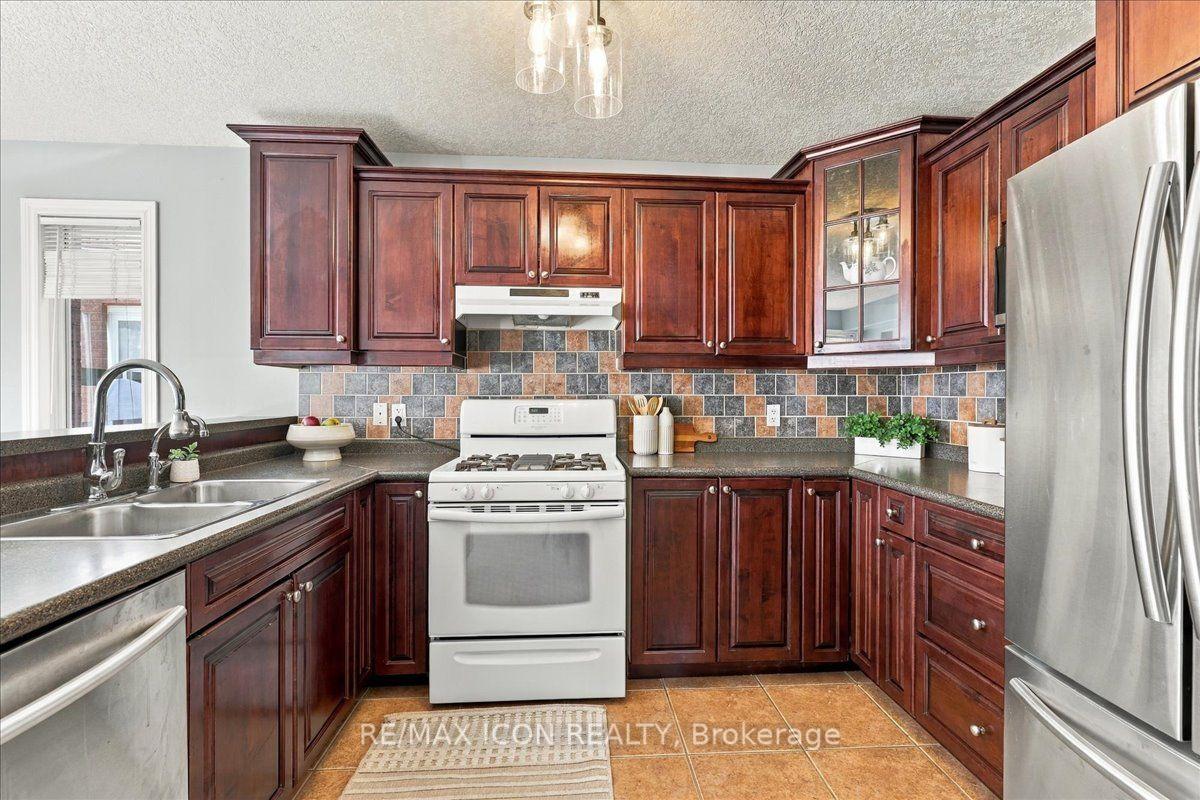 Photo 17 of 382 Mountain Laurel Crescent, Kitchener — HOMEH
