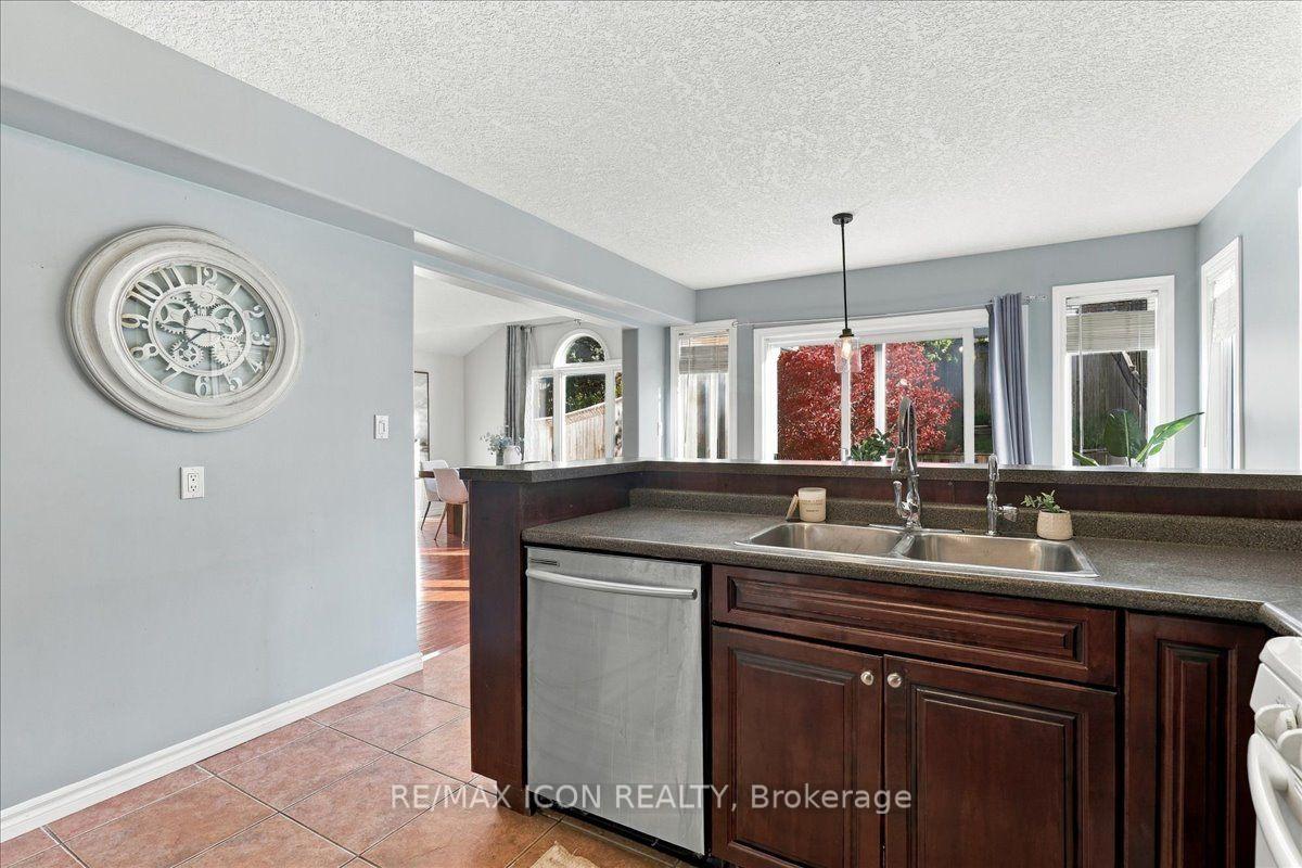 Photo 18 of 382 Mountain Laurel Crescent, Kitchener — HOMEH
