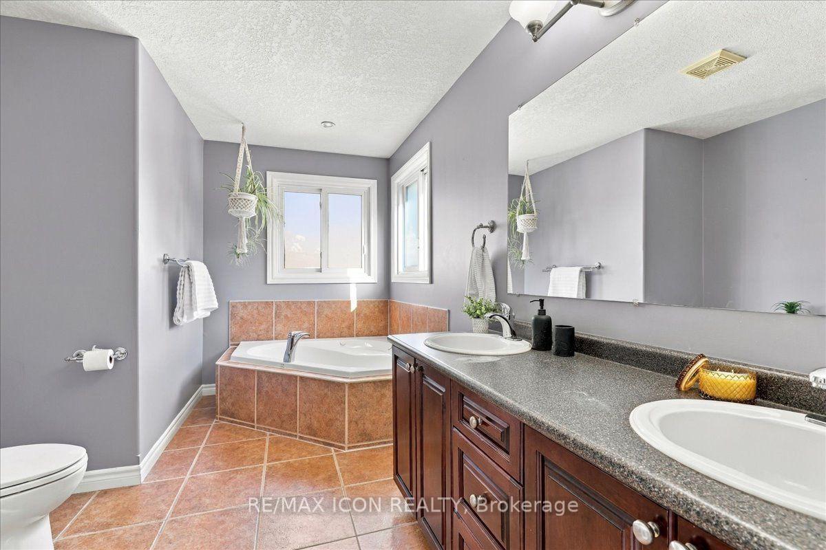 Photo 31 of 382 Mountain Laurel Crescent, Kitchener — HOMEH