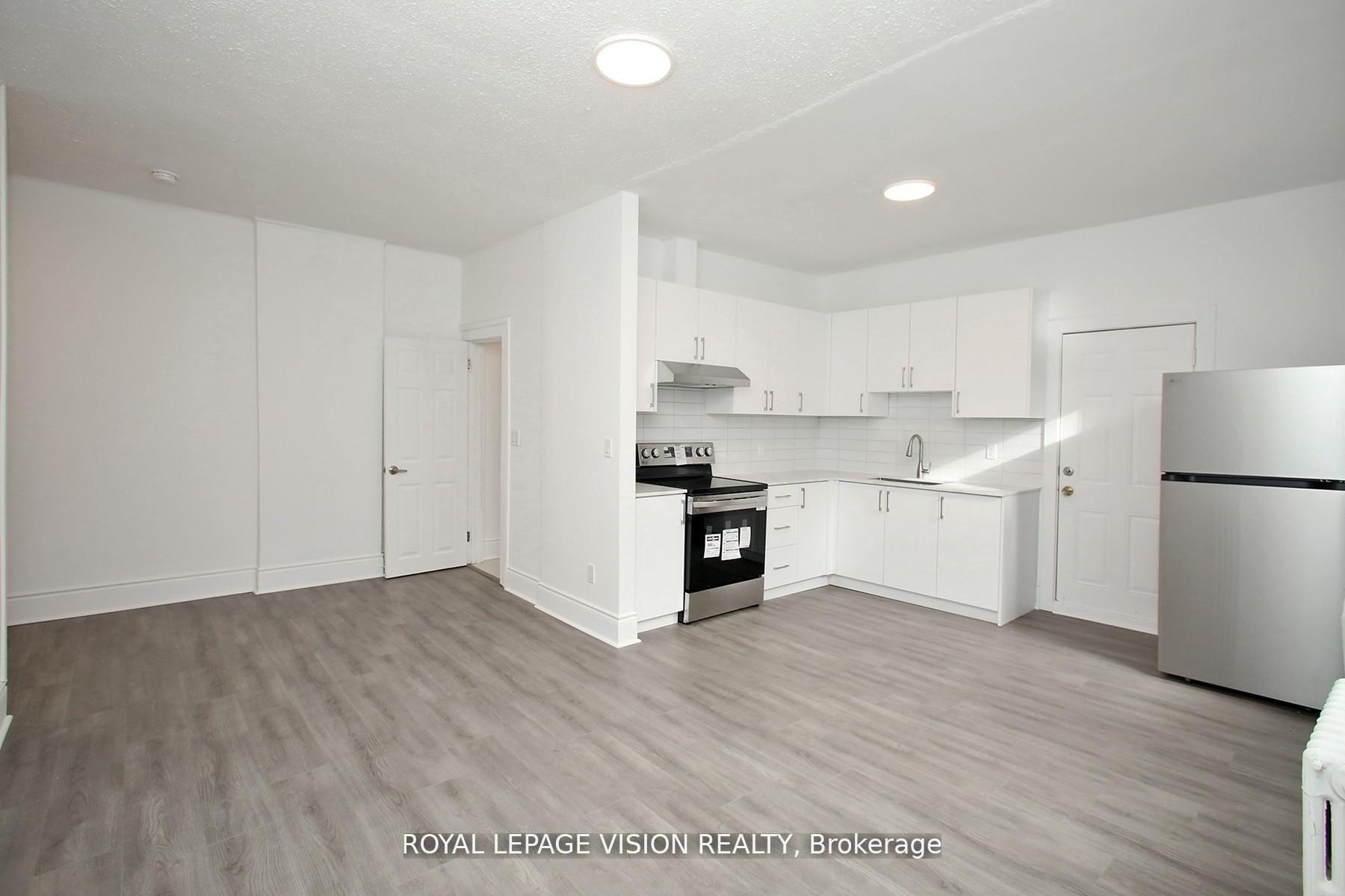 Photo 10 of Unit Upper, 819 Pape Avenue, Toronto, Danforth Village-East York — HOMEH