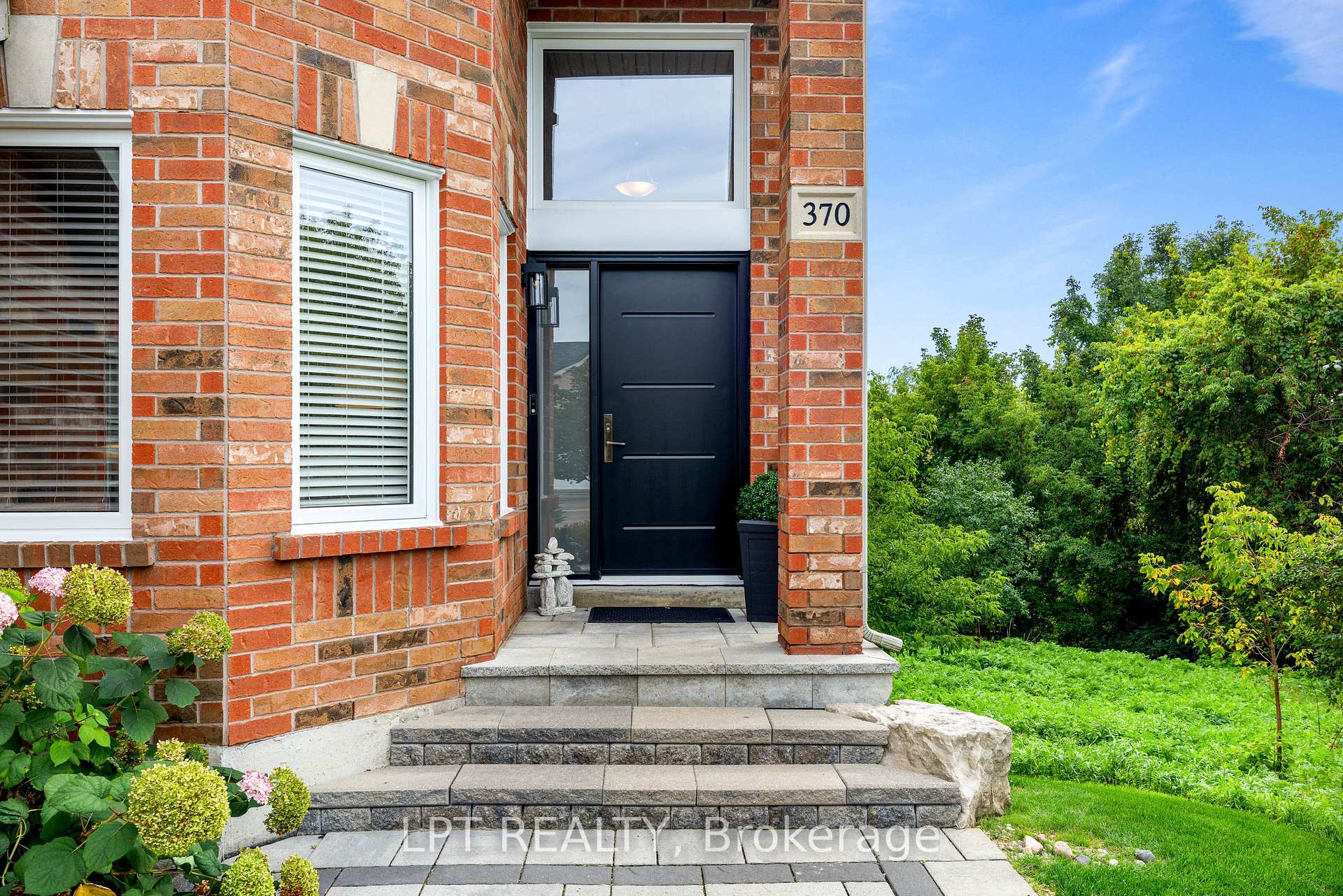 Photo 4 of 370 Silken Laumann Drive, Newmarket, Stonehaven-Wyndham — HOMEH