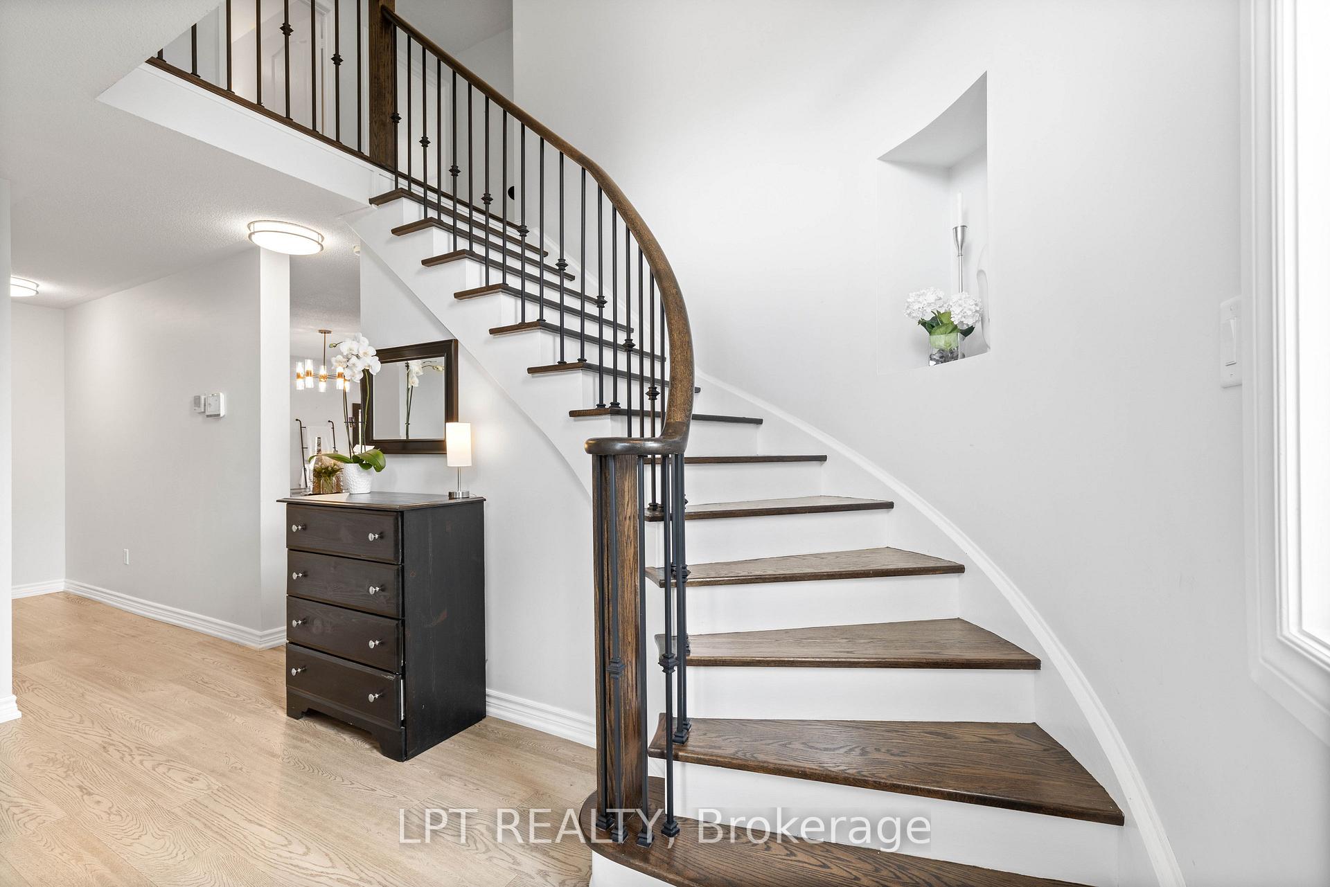 Photo 6 of 370 Silken Laumann Drive, Newmarket, Stonehaven-Wyndham — HOMEH