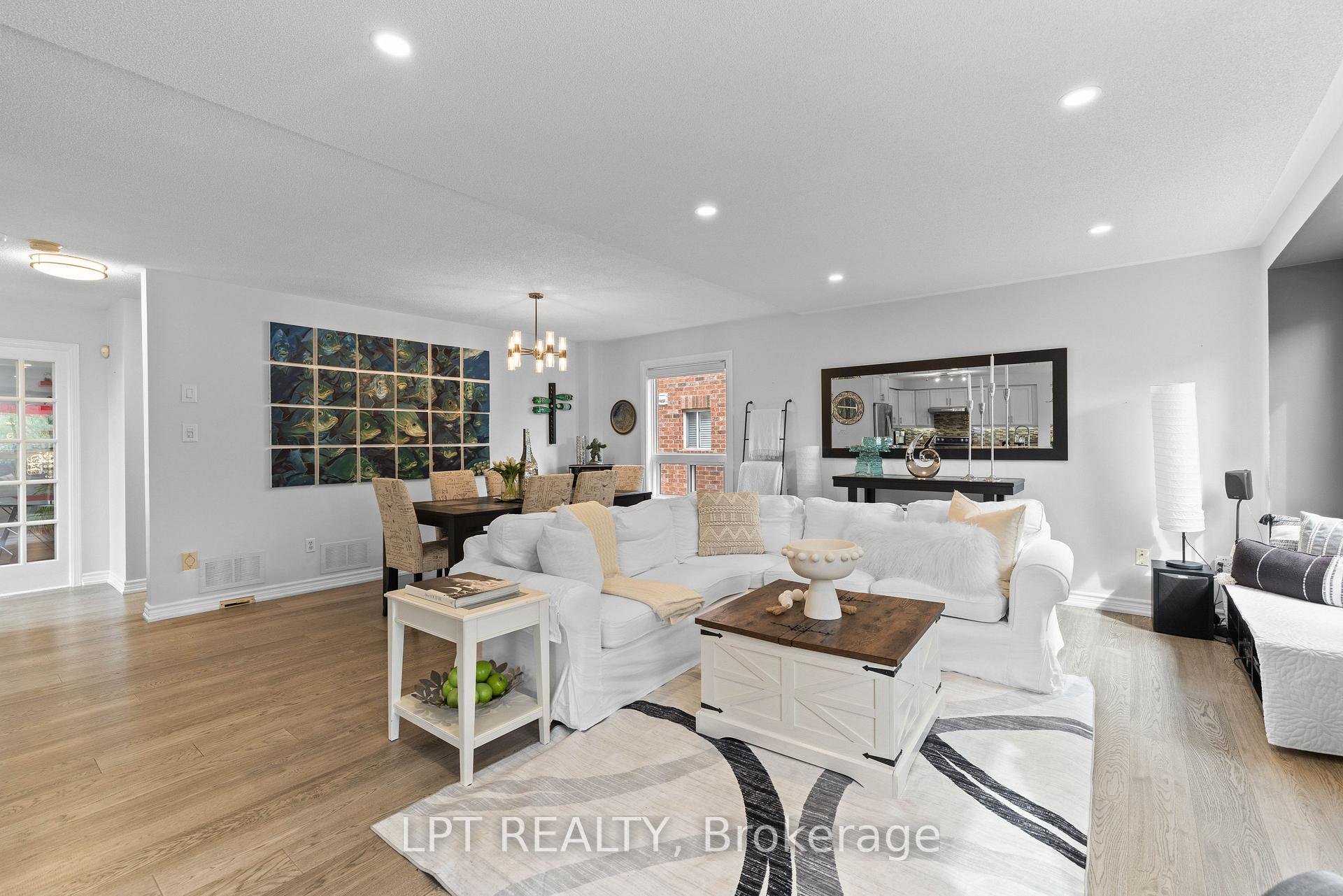 Photo 10 of 370 Silken Laumann Drive, Newmarket, Stonehaven-Wyndham — HOMEH