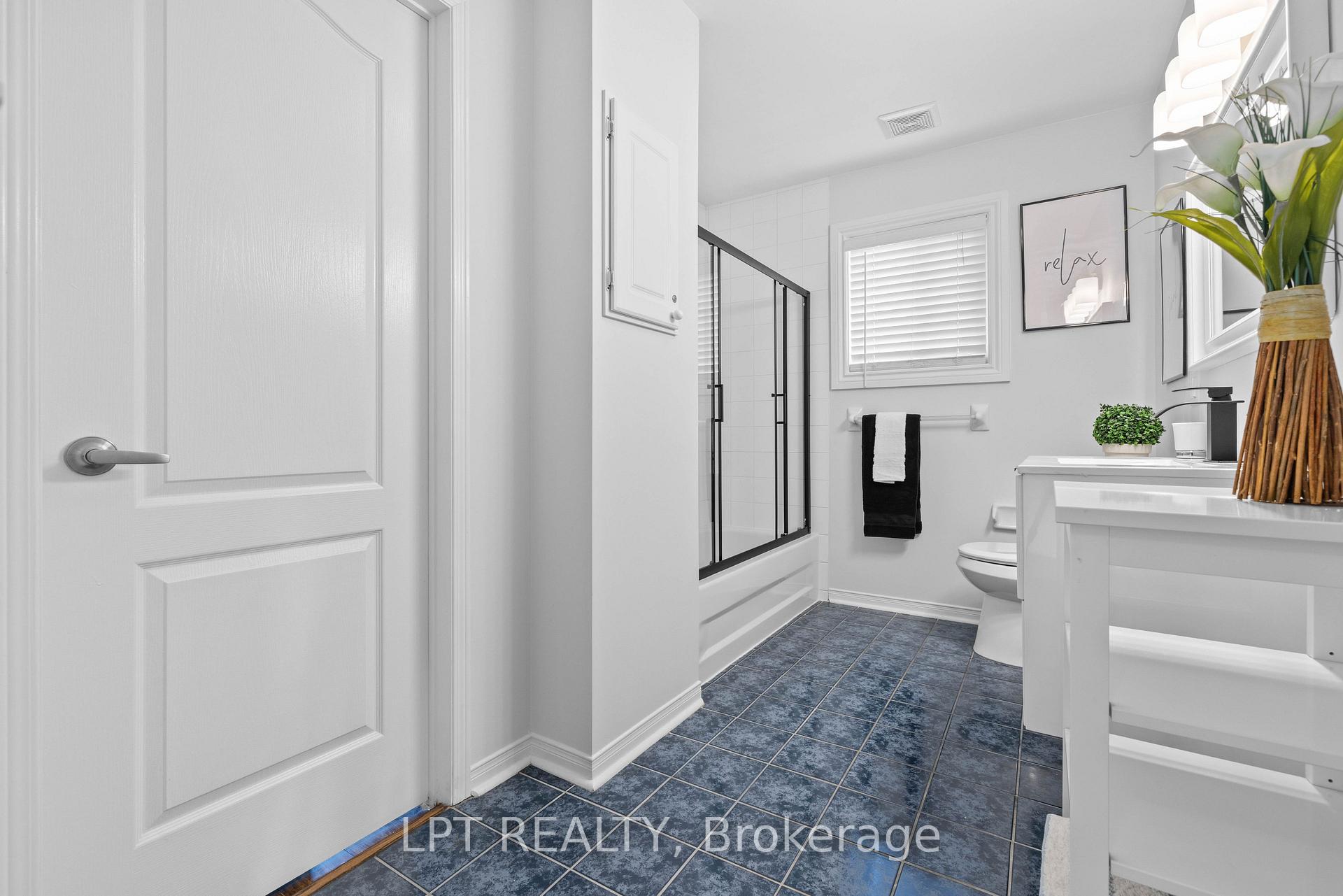 Photo 33 of 370 Silken Laumann Drive, Newmarket, Stonehaven-Wyndham — HOMEH