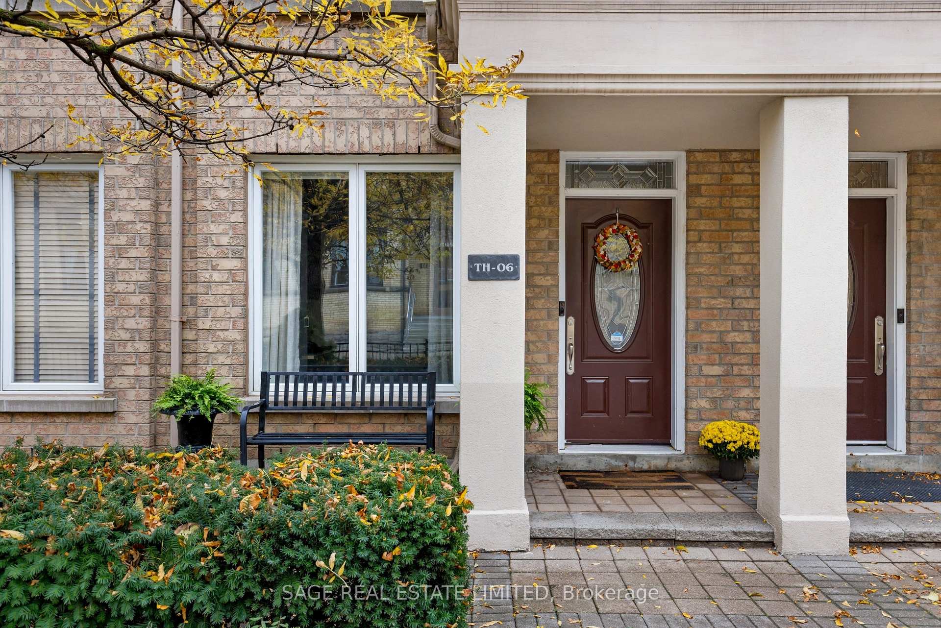 Photo 4 of Unit TH06, 140 Bathurst Street, Toronto, Niagara — HOMEH