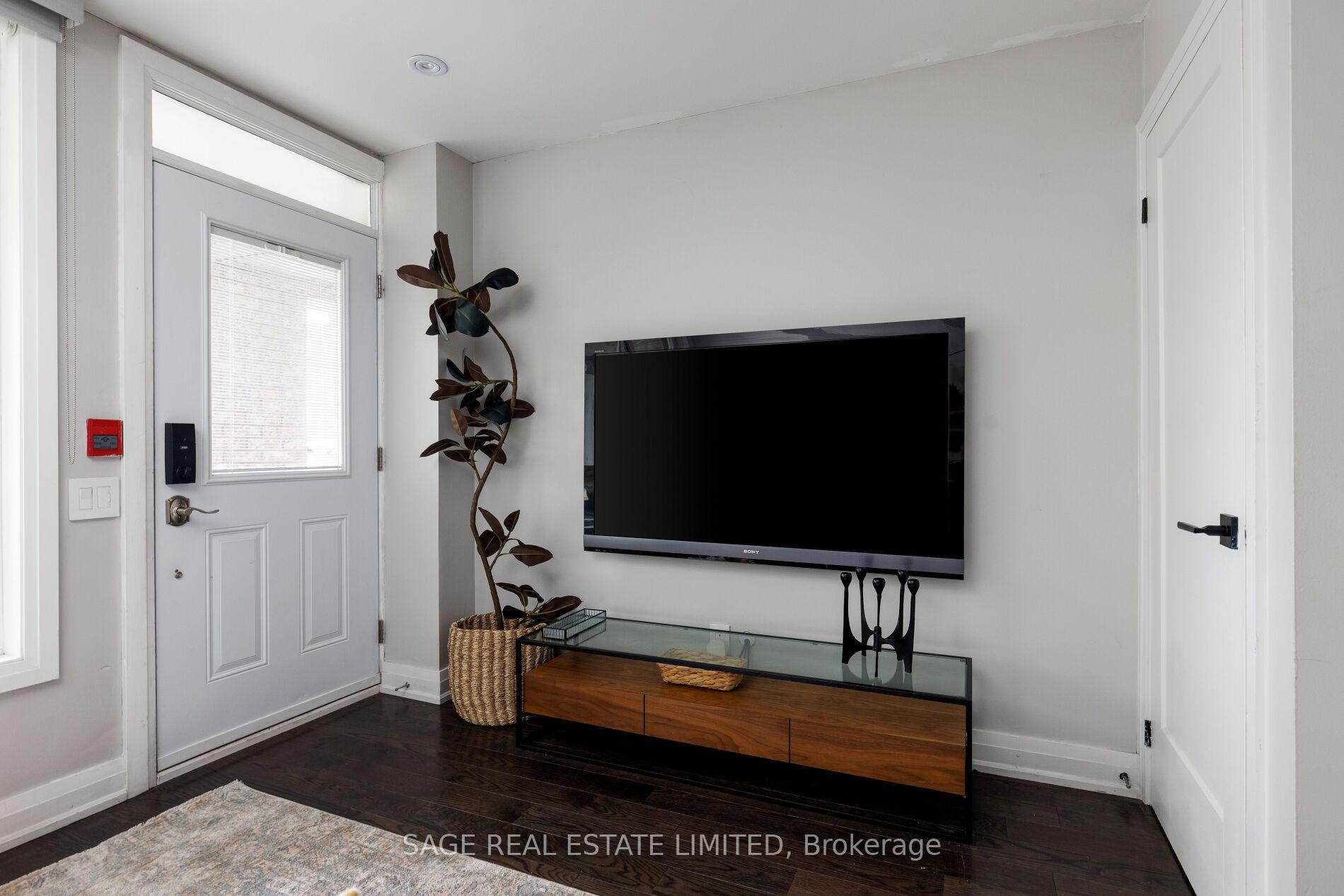 Photo 9 of Unit TH06, 140 Bathurst Street, Toronto, Niagara — HOMEH