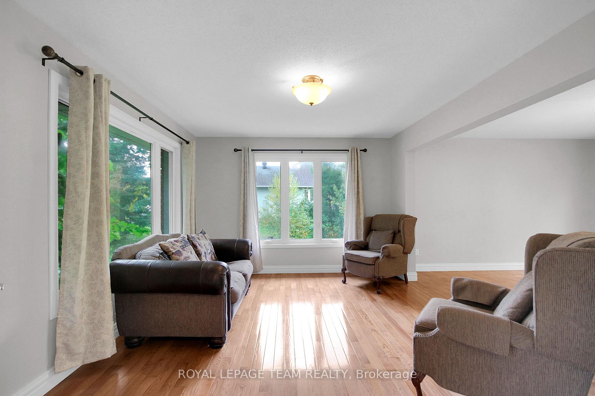 Photo 4 of 7089 Bush Drive, Ottawa, Greely — HOMEH