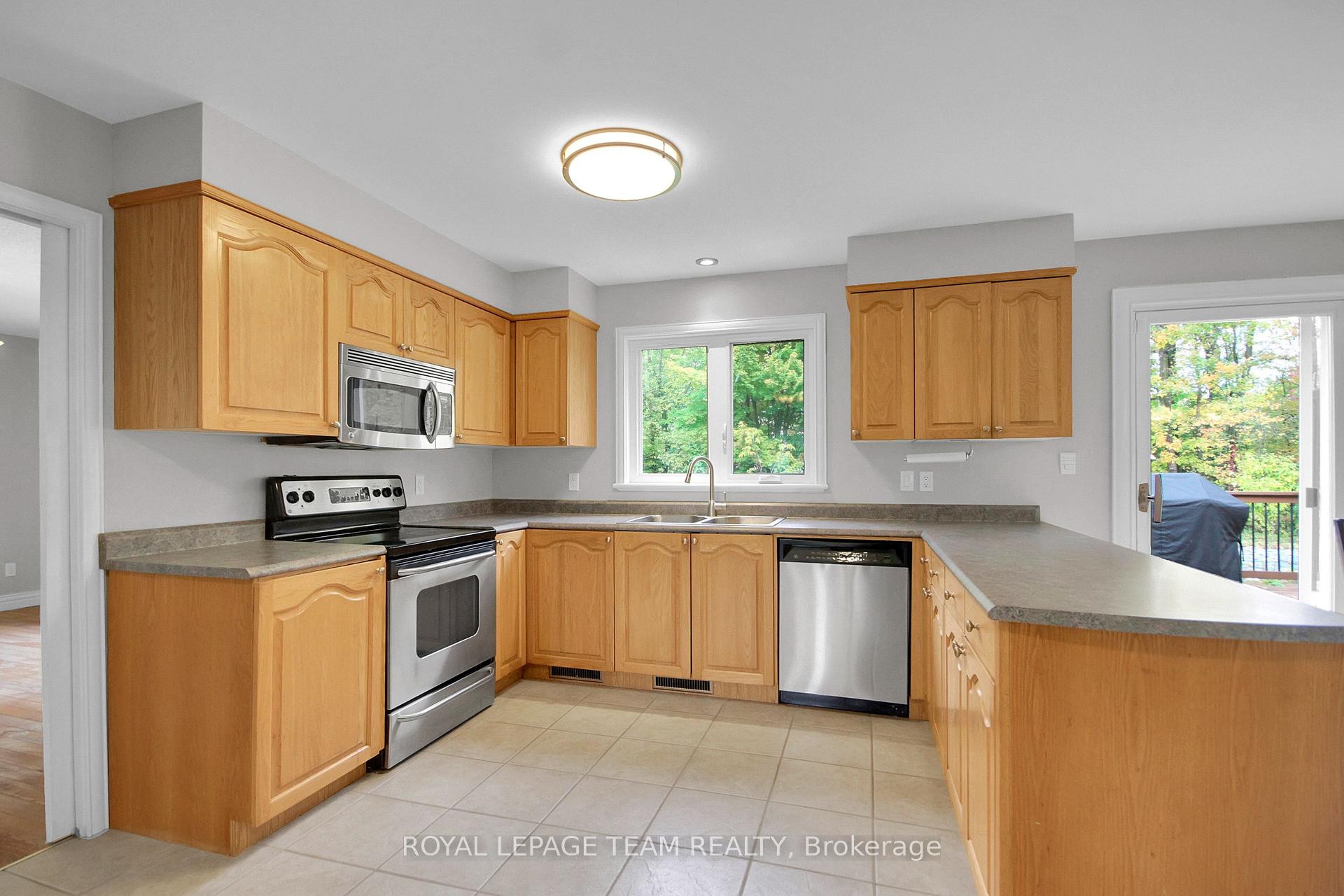 Photo 10 of 7089 Bush Drive, Ottawa, Greely — HOMEH