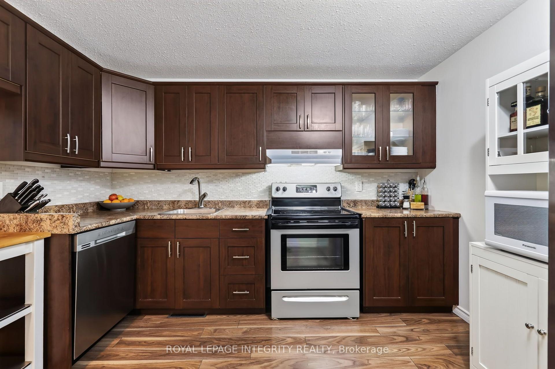 Photo 6 of 1723 Lafrance Drive, Ottawa, Queenswood Heights South — HOMEH