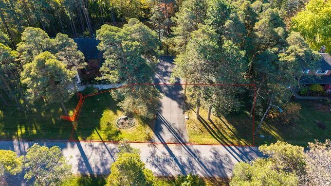 Photo 2 of 34B Cynthia Crescent, Richmond Hill, Oak Ridges — HOMEH